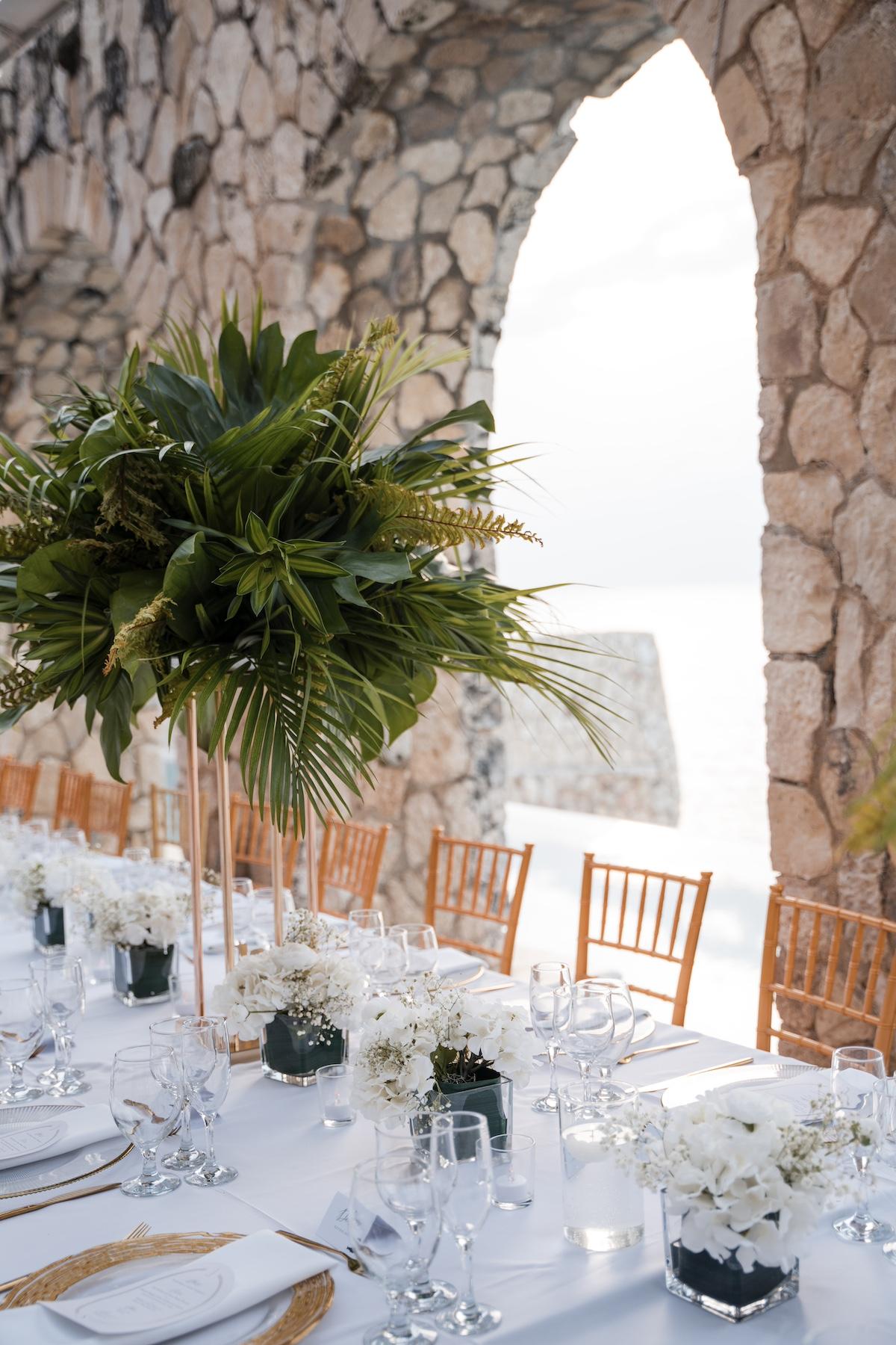 A Glamorous Summer Wedding at the Patoo Castle 11