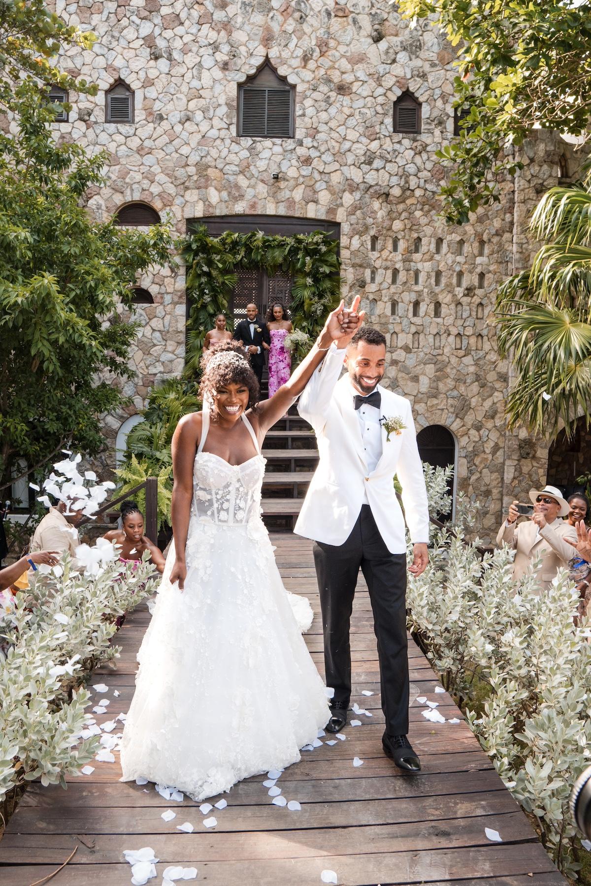 A Glamorous Summer Wedding at the Patoo Castle 47
