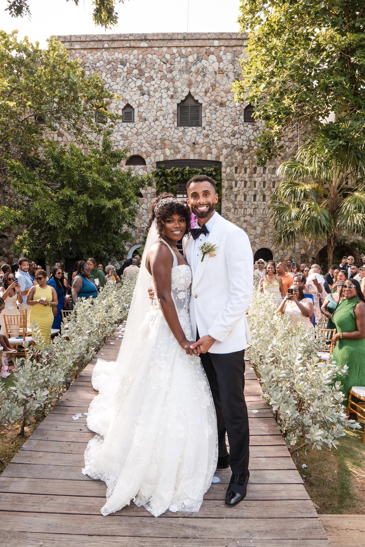 A Glamorous Summer Wedding at the Patoo Castle 54