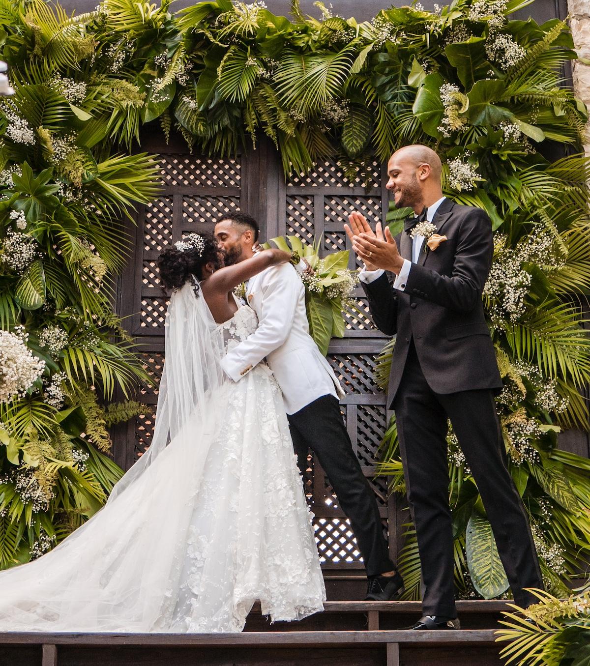 A Glamorous Summer Wedding at the Patoo Castle photo 4