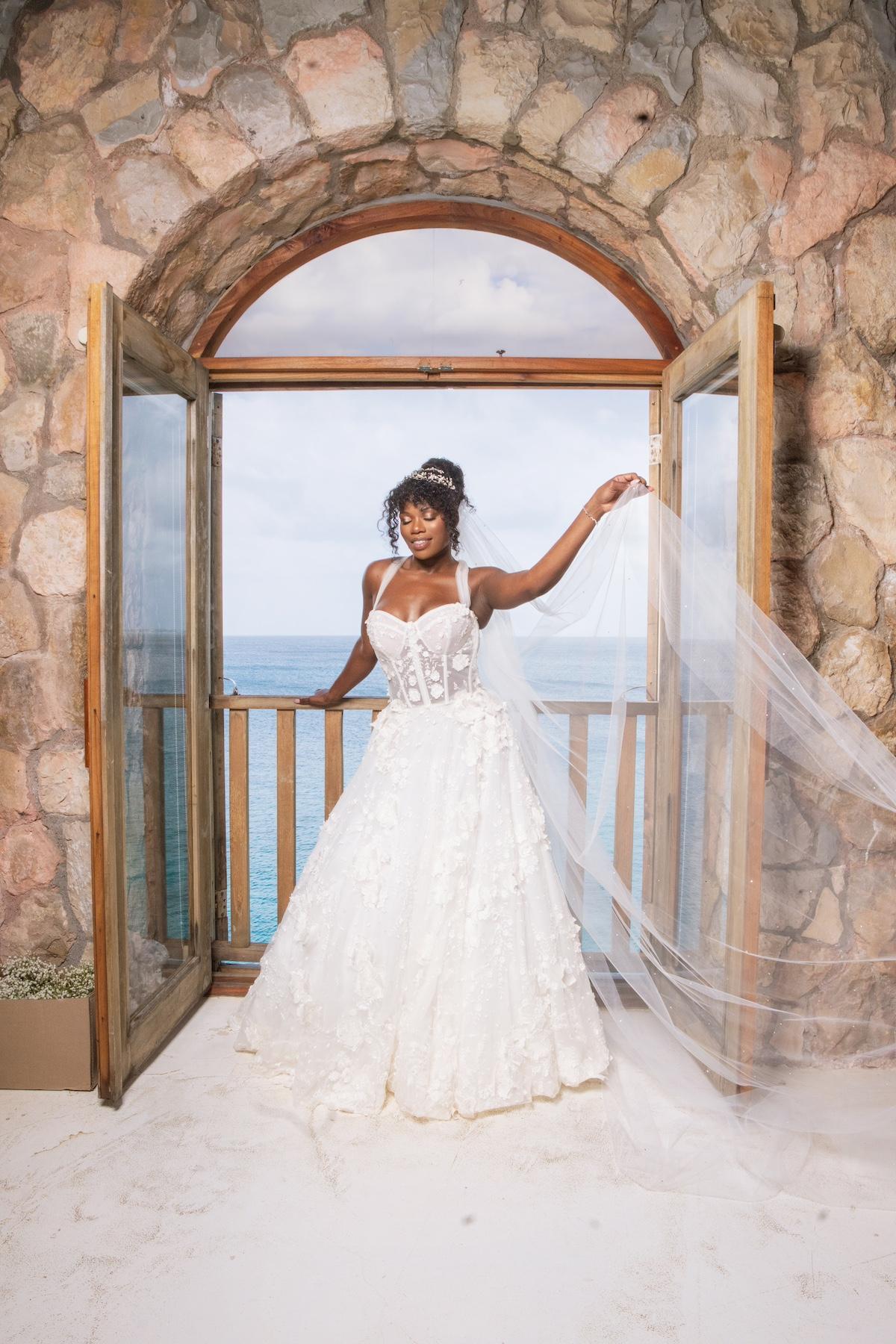 A Glamorous Summer Wedding at the Patoo Castle 33