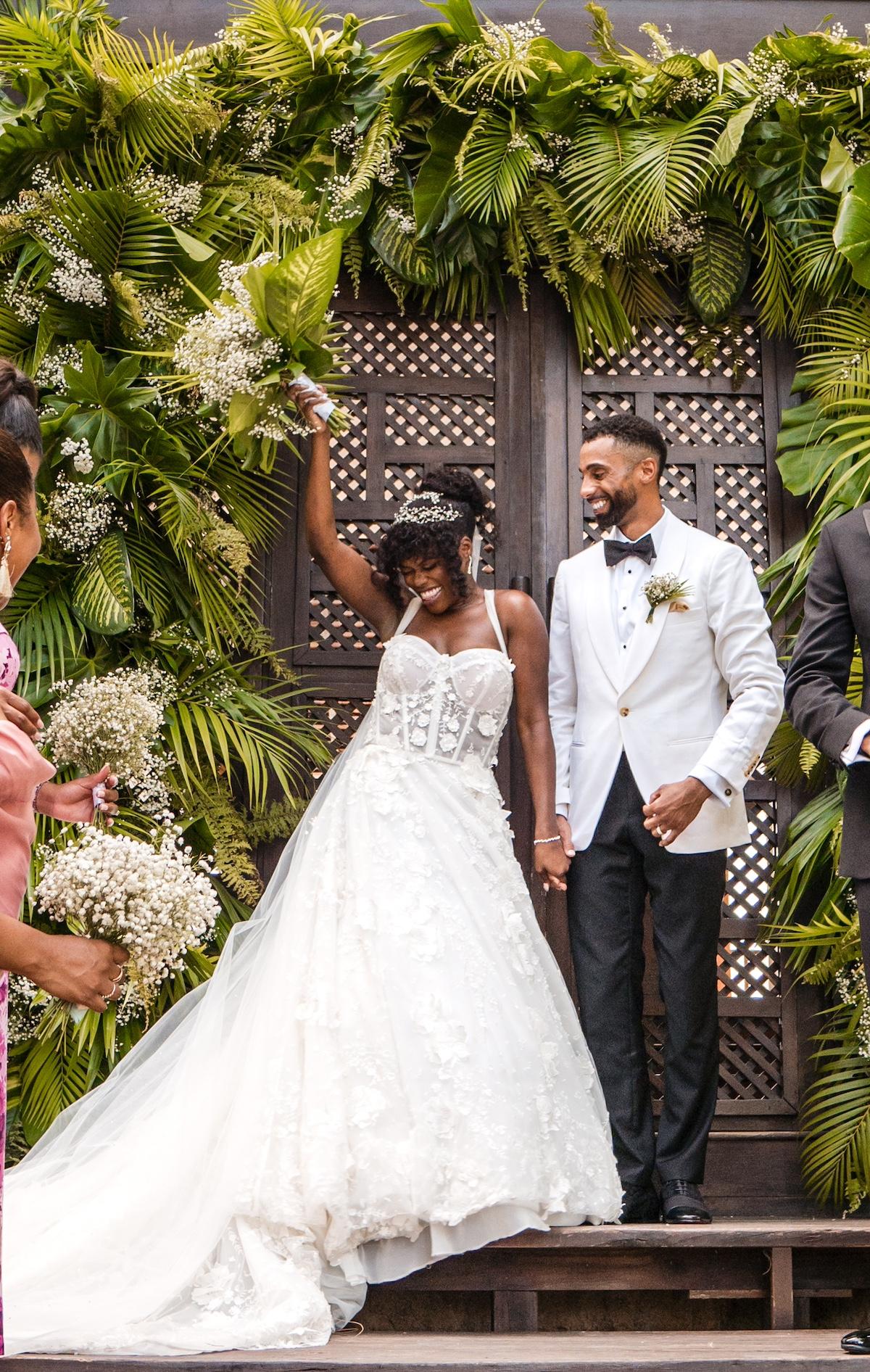 A Glamorous Summer Wedding at the Patoo Castle 48