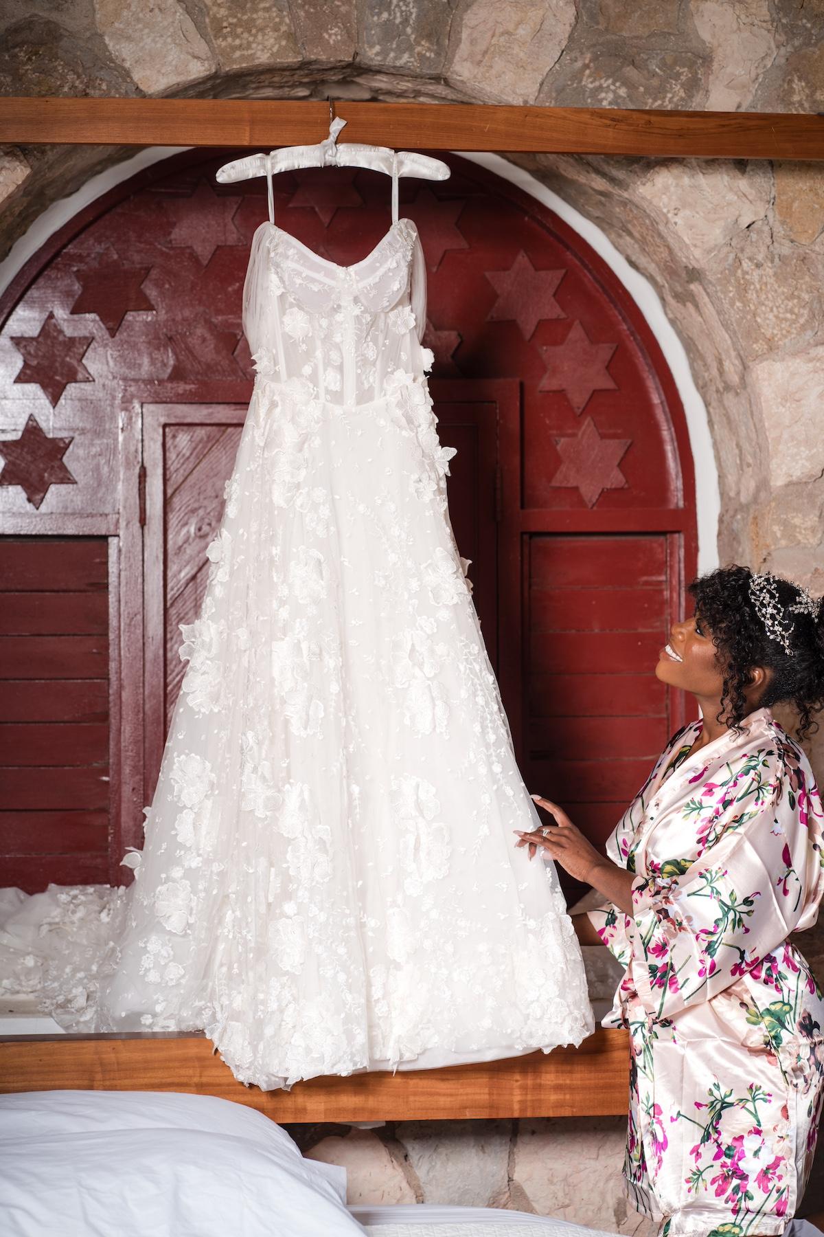 A Glamorous Summer Wedding at the Patoo Castle 35