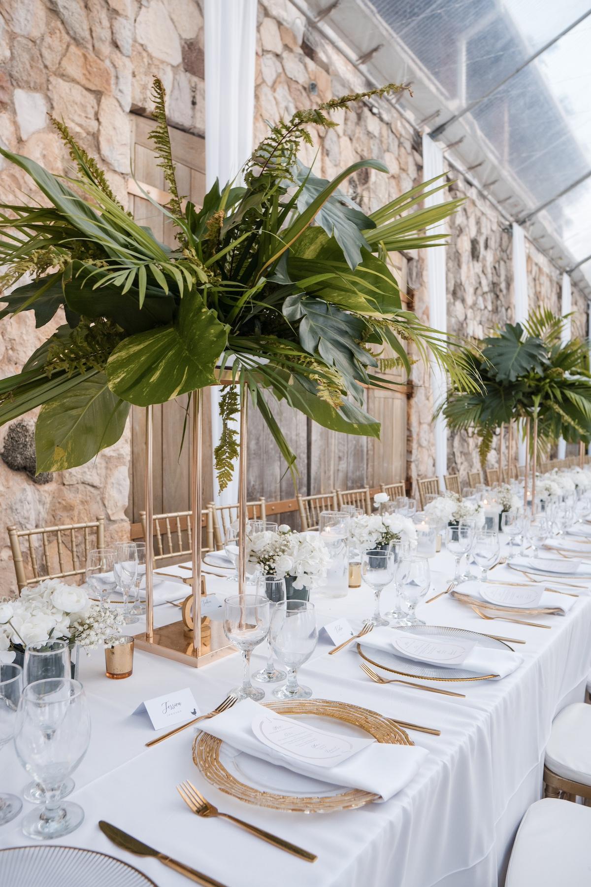 A Glamorous Summer Wedding at the Patoo Castle 31