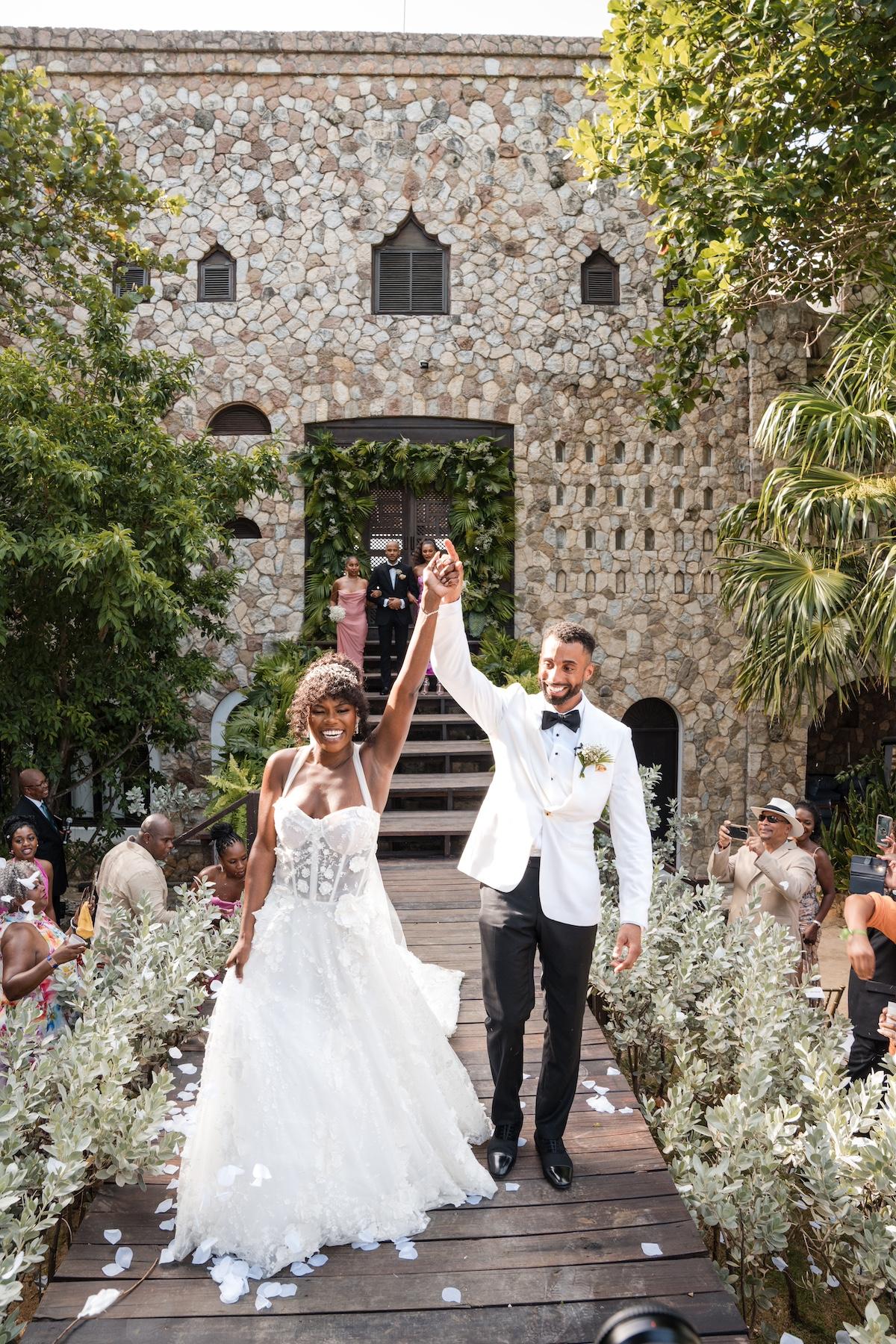A Glamorous Summer Wedding at the Patoo Castle photo 5