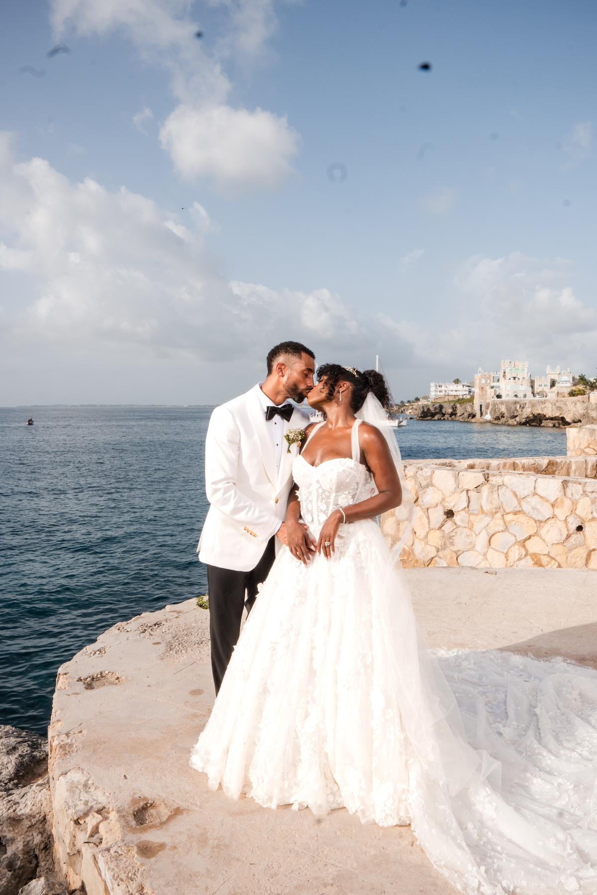 A Glamorous Summer Wedding at the Patoo Castle 17