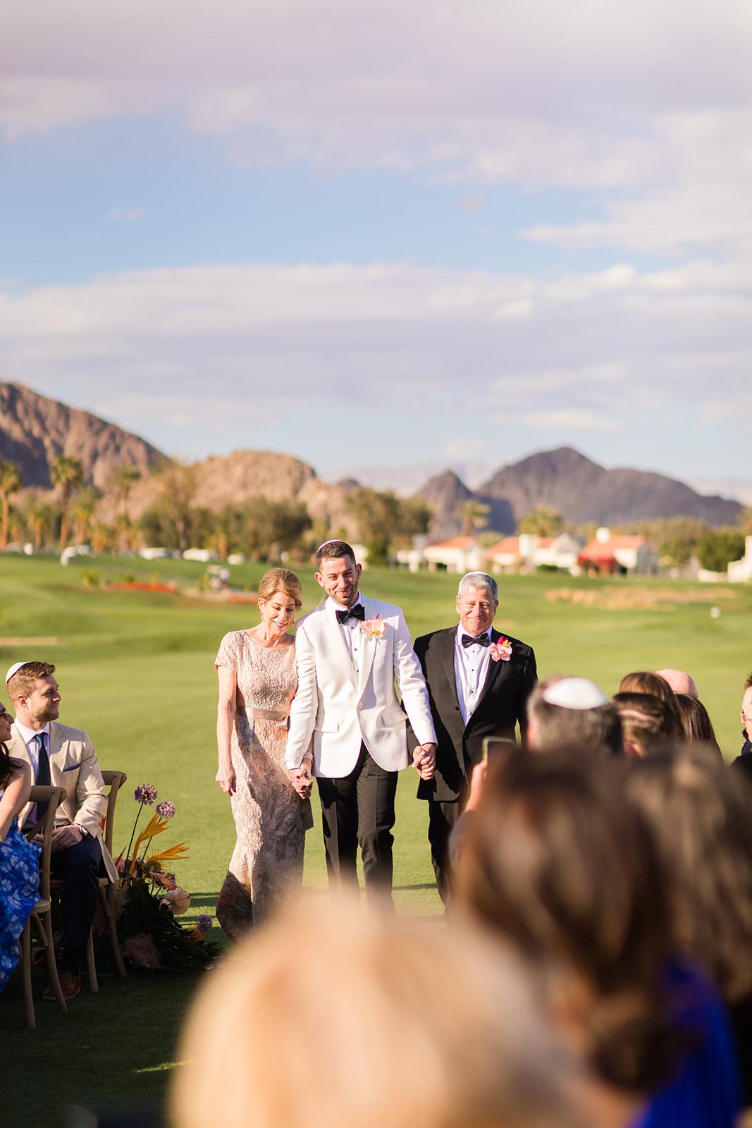 A Modern Spring Wedding at the PGA West Mountain Course 18
