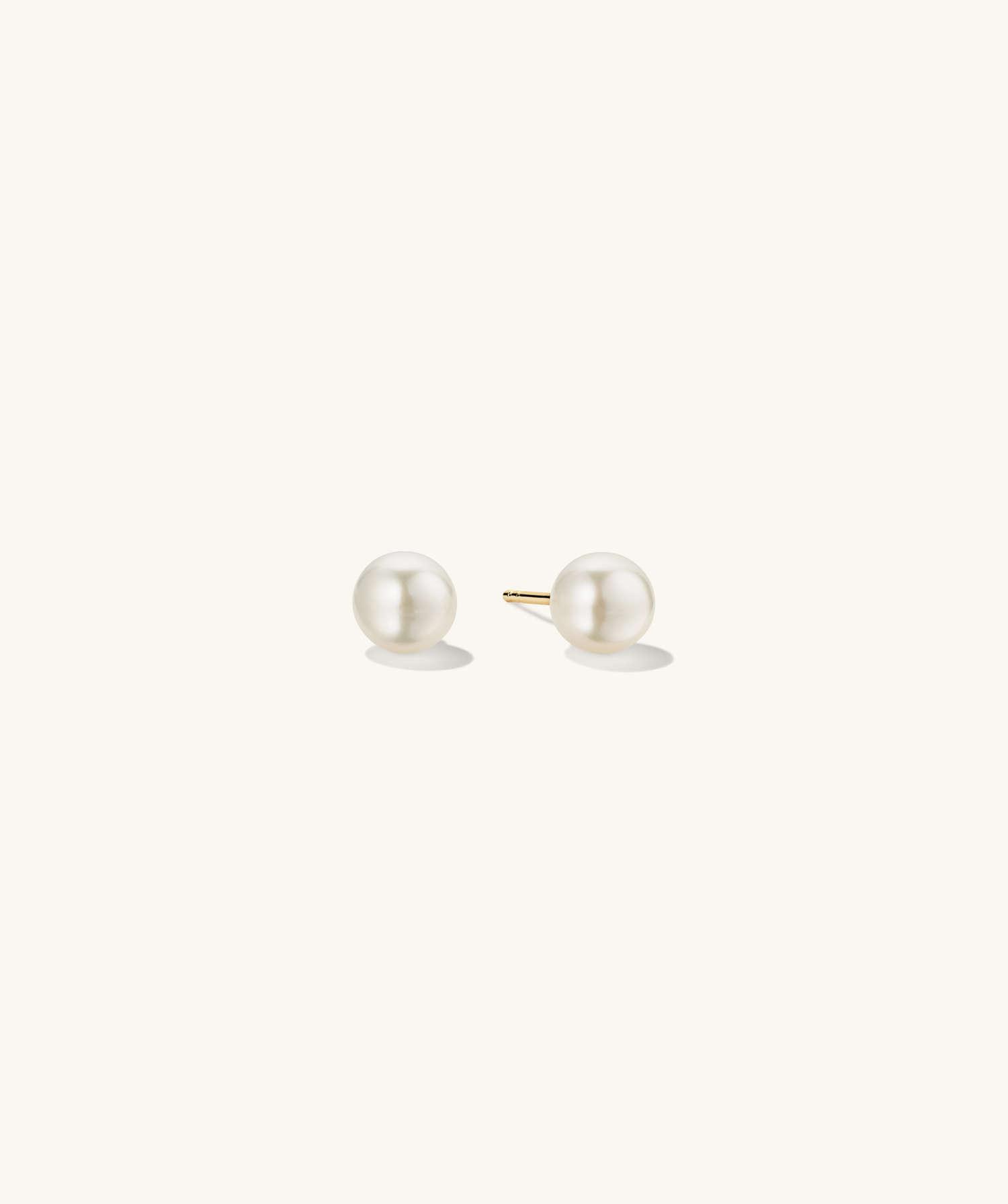 Pearl Oversized Stud