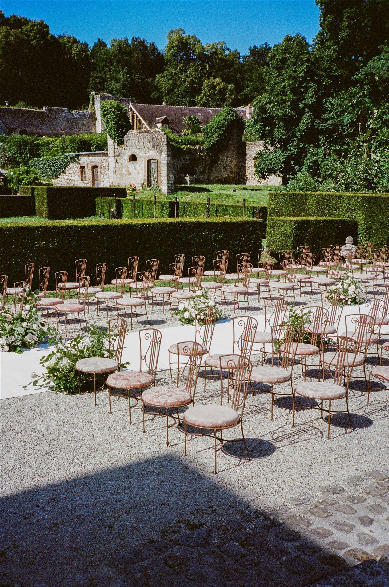 A Classic Summer Wedding at Chateau de Vallery 24