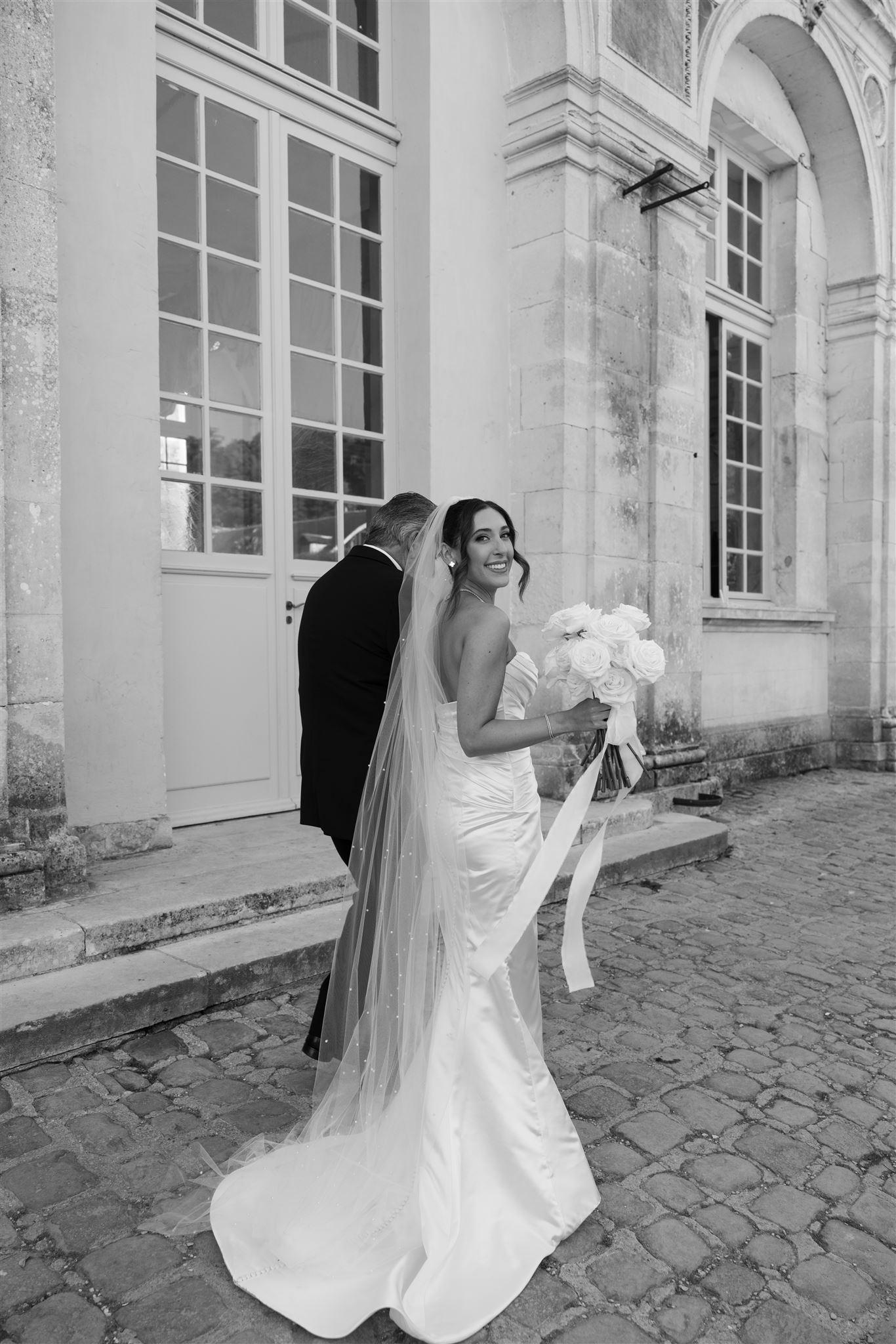 A Classic Summer Wedding at Chateau de Vallery 28