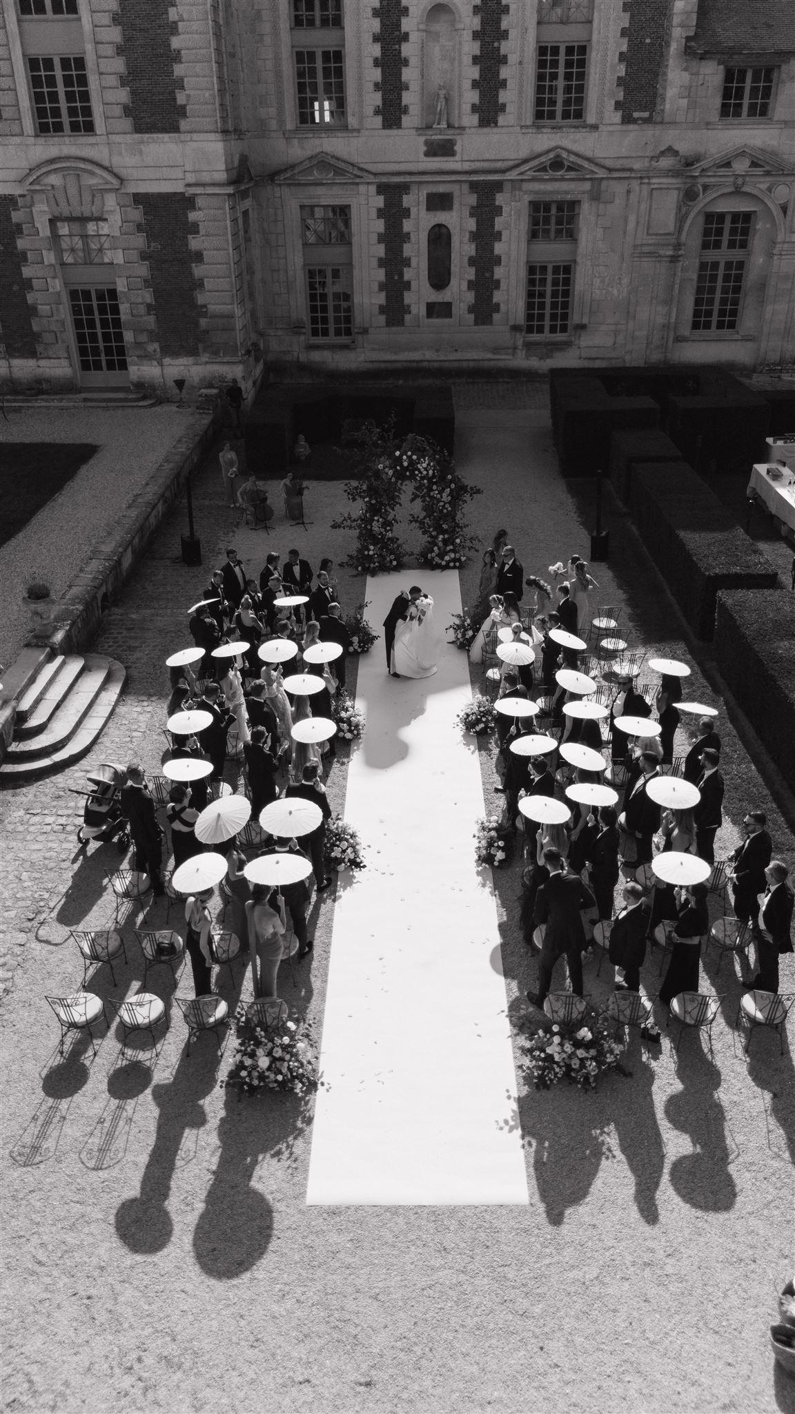 A Classic Summer Wedding at Chateau de Vallery 30