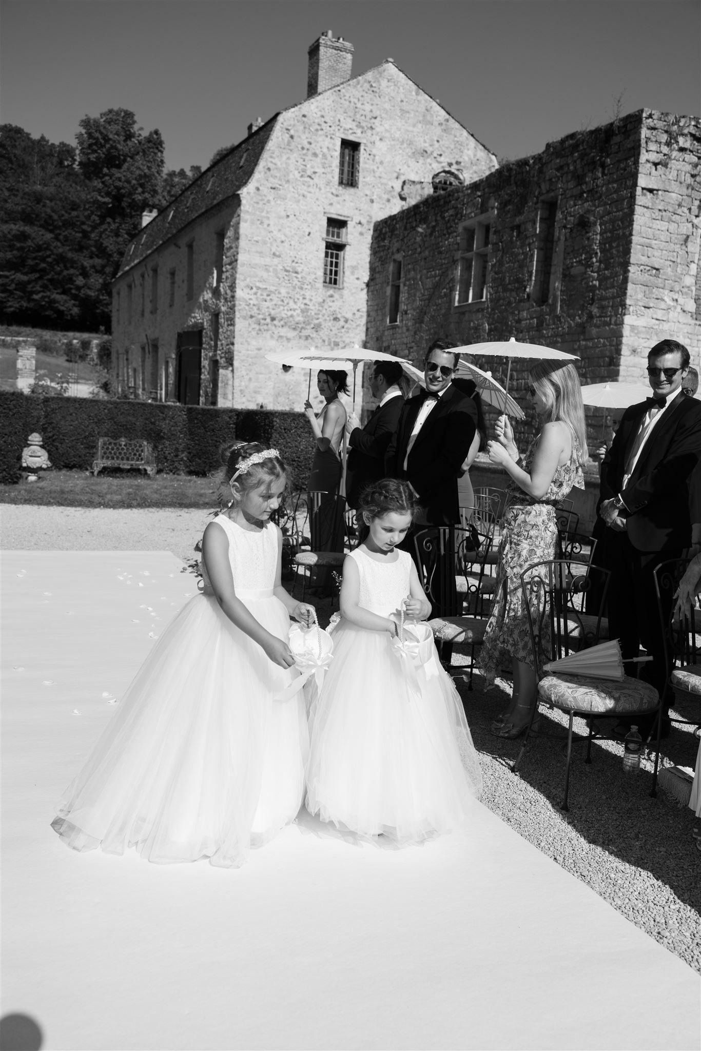 A Classic Summer Wedding at Chateau de Vallery 27