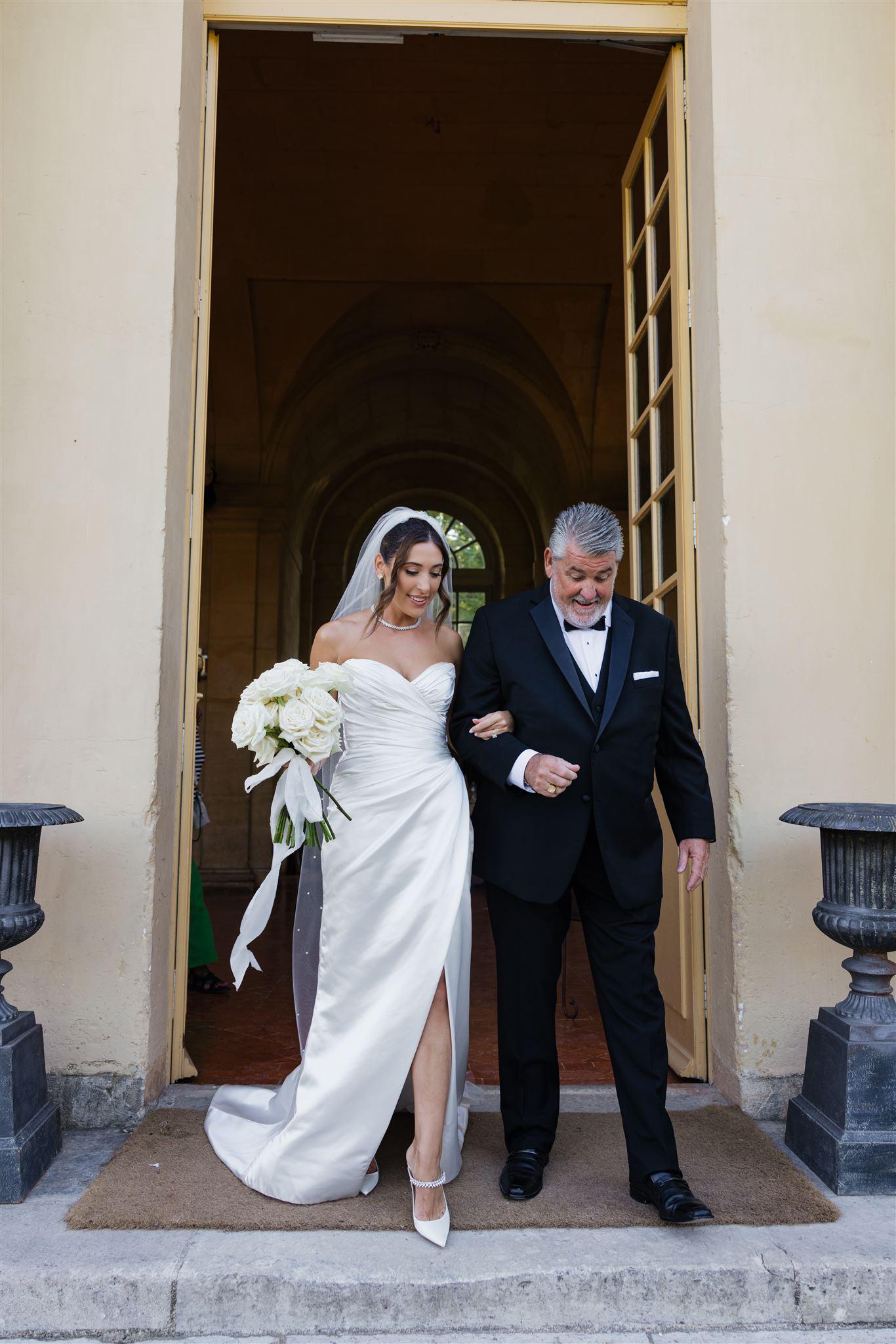 A Classic Summer Wedding at Chateau de Vallery 25