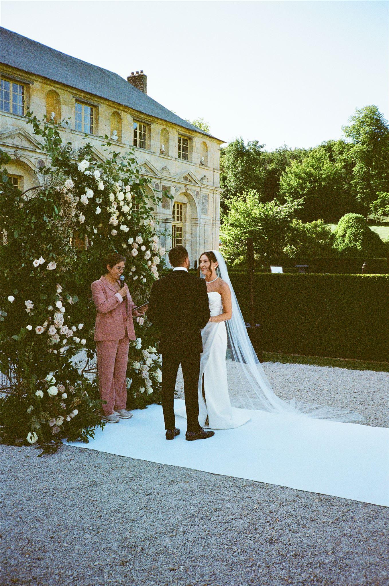 A Classic Summer Wedding at Chateau de Vallery 21