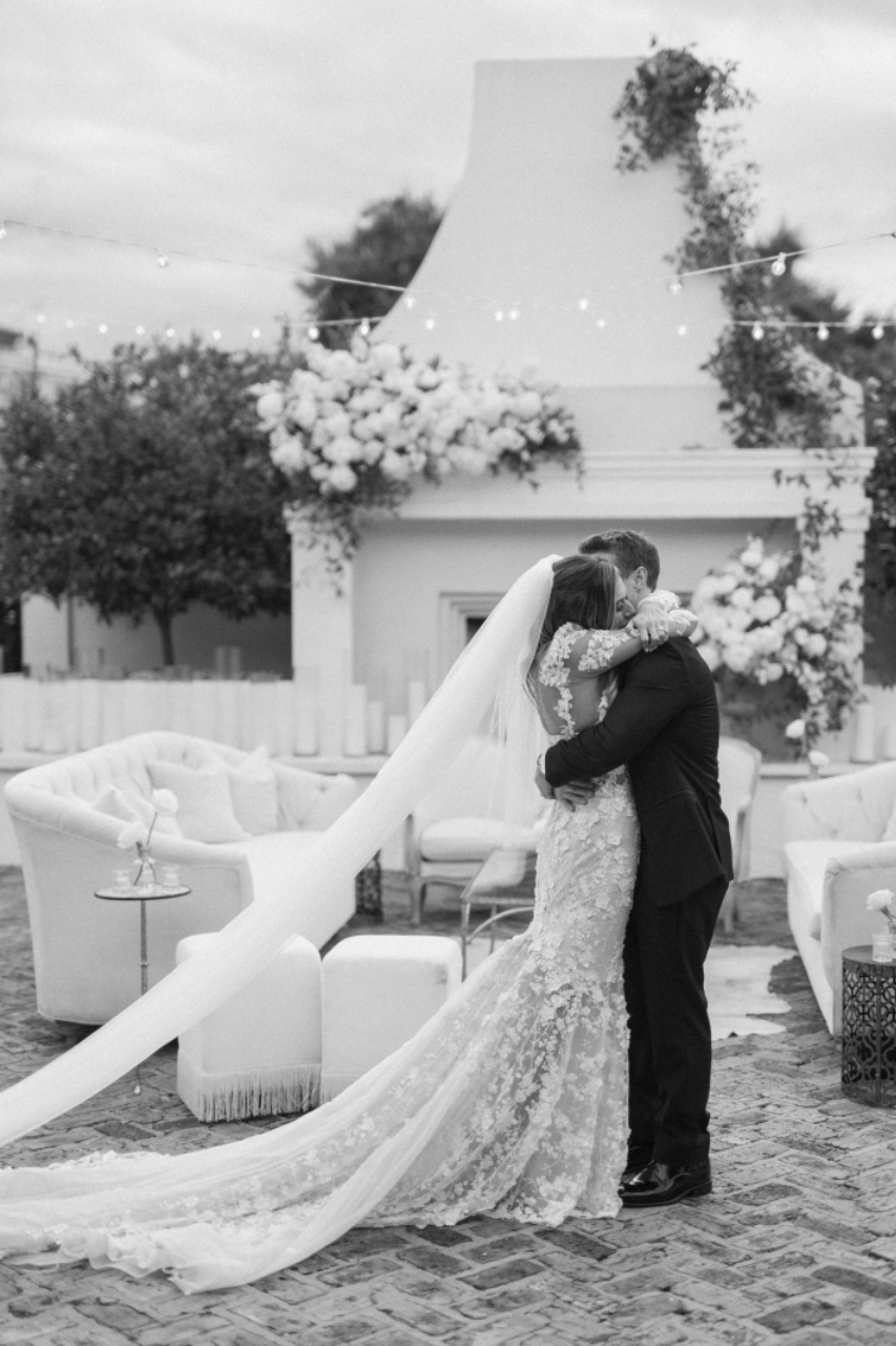 A Glamorous Winter Wedding at Il Mercato photo 3