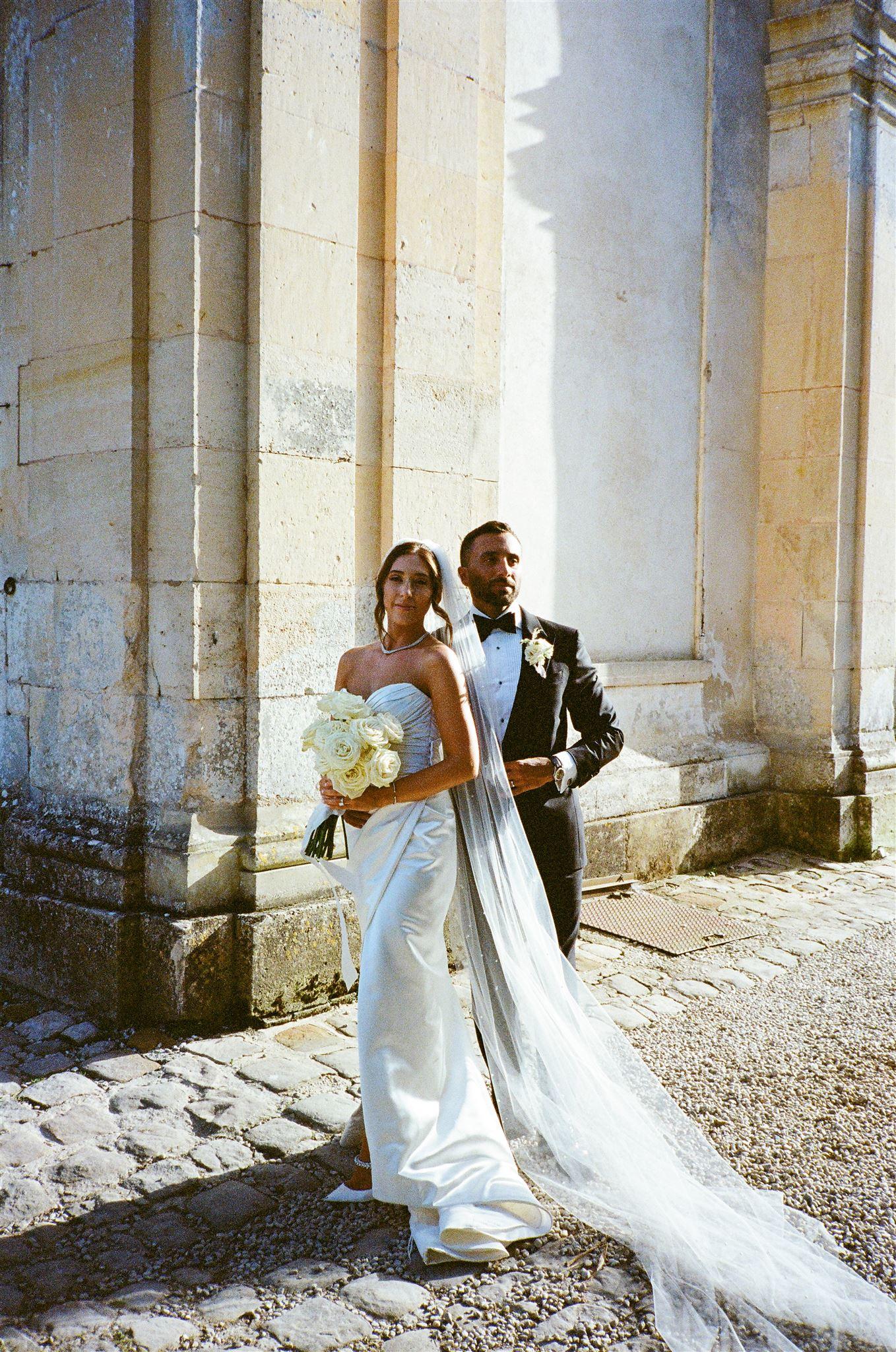 A Classic Summer Wedding at Chateau de Vallery 22