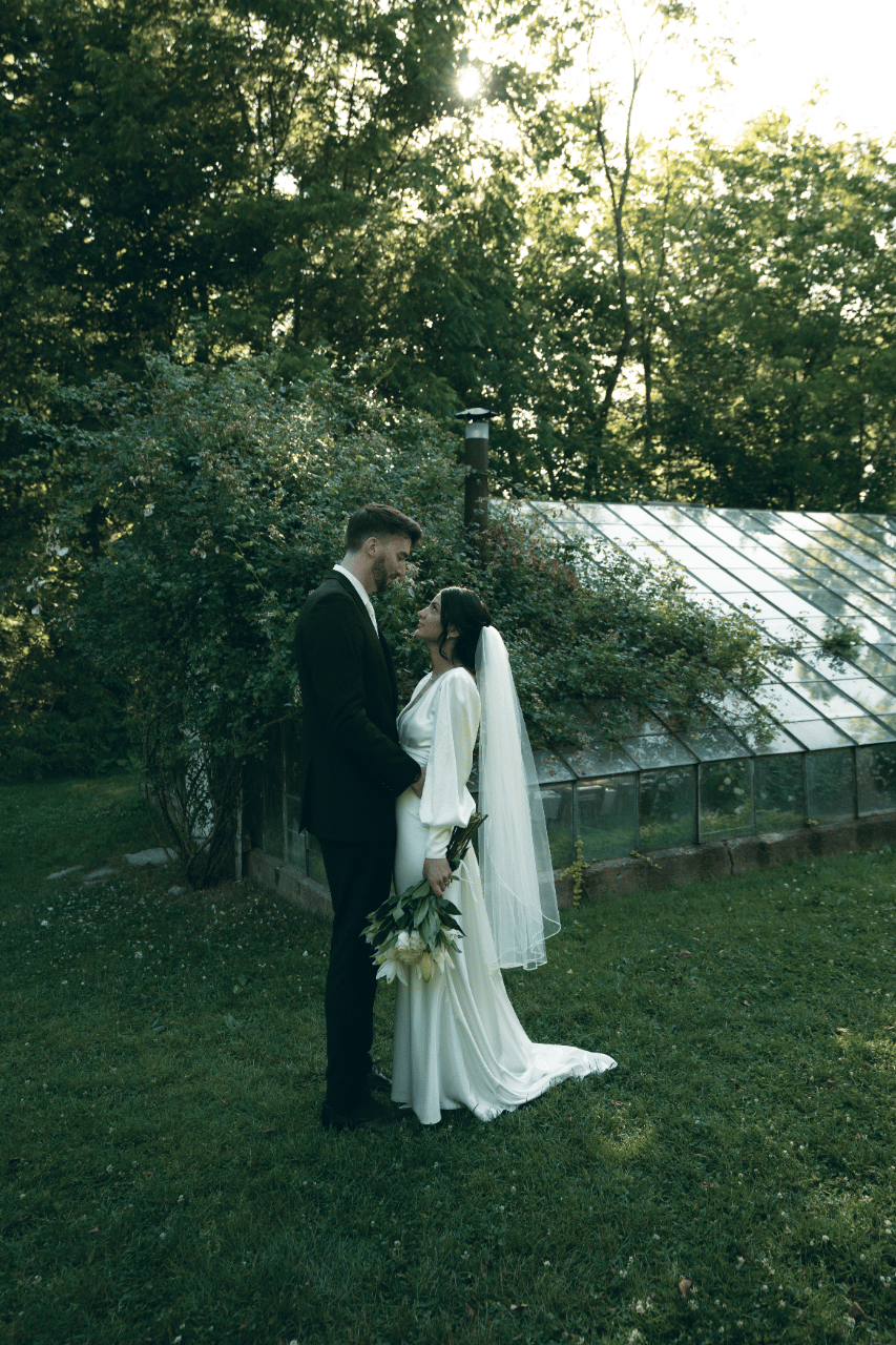 A Romantic Summer Wedding at The Glasshouse Creative Community photo 3
