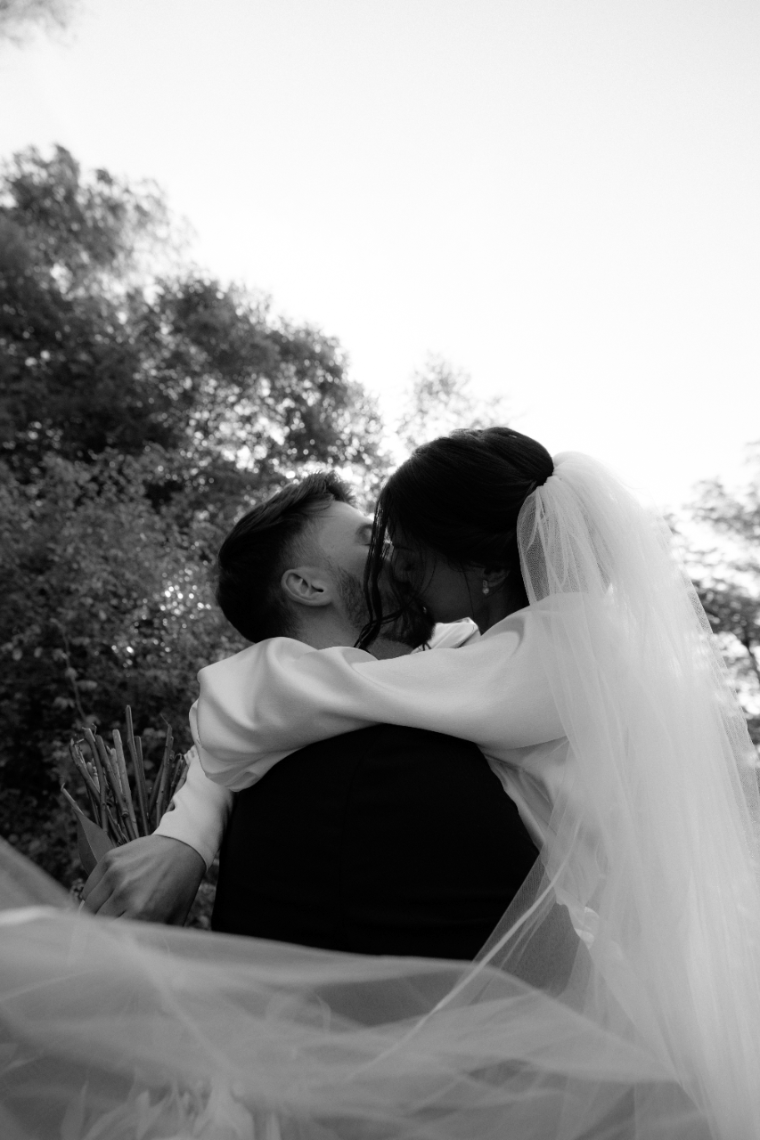 A Romantic Summer Wedding at The Glasshouse Creative Community photo 2