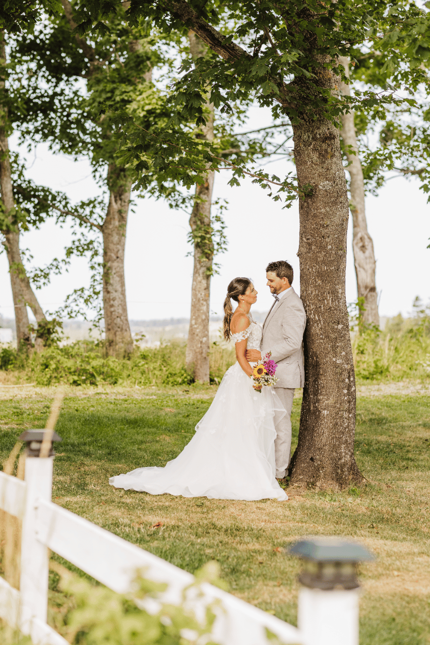 A Romantic Summer Wedding at New London Carriage House