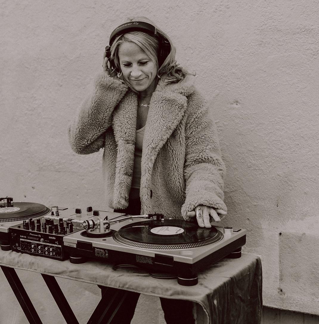 DJ Mandy Mac