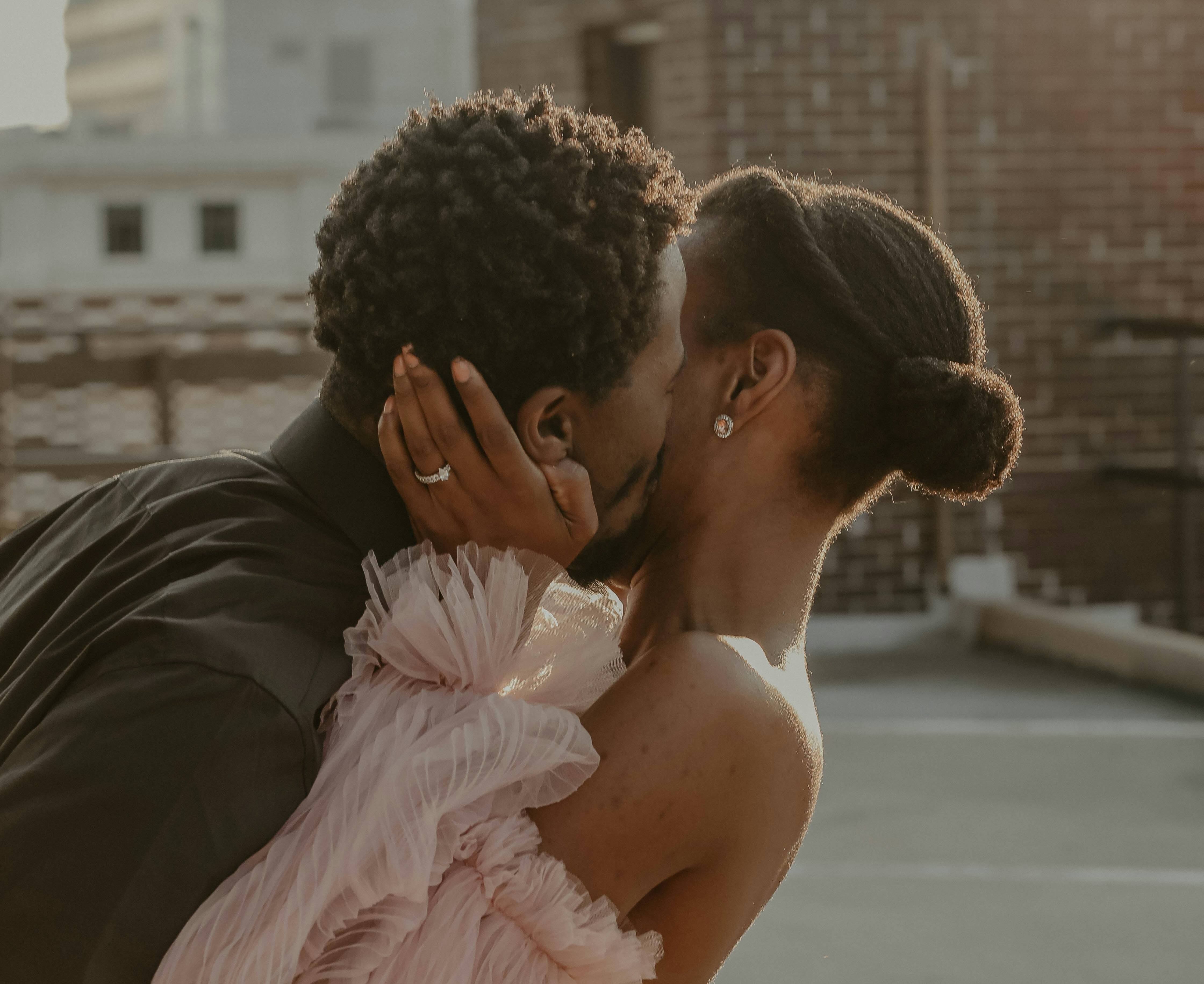 Benefits & Disadvantages of Not Changing Name After Marriage (20 Pros & Cons)