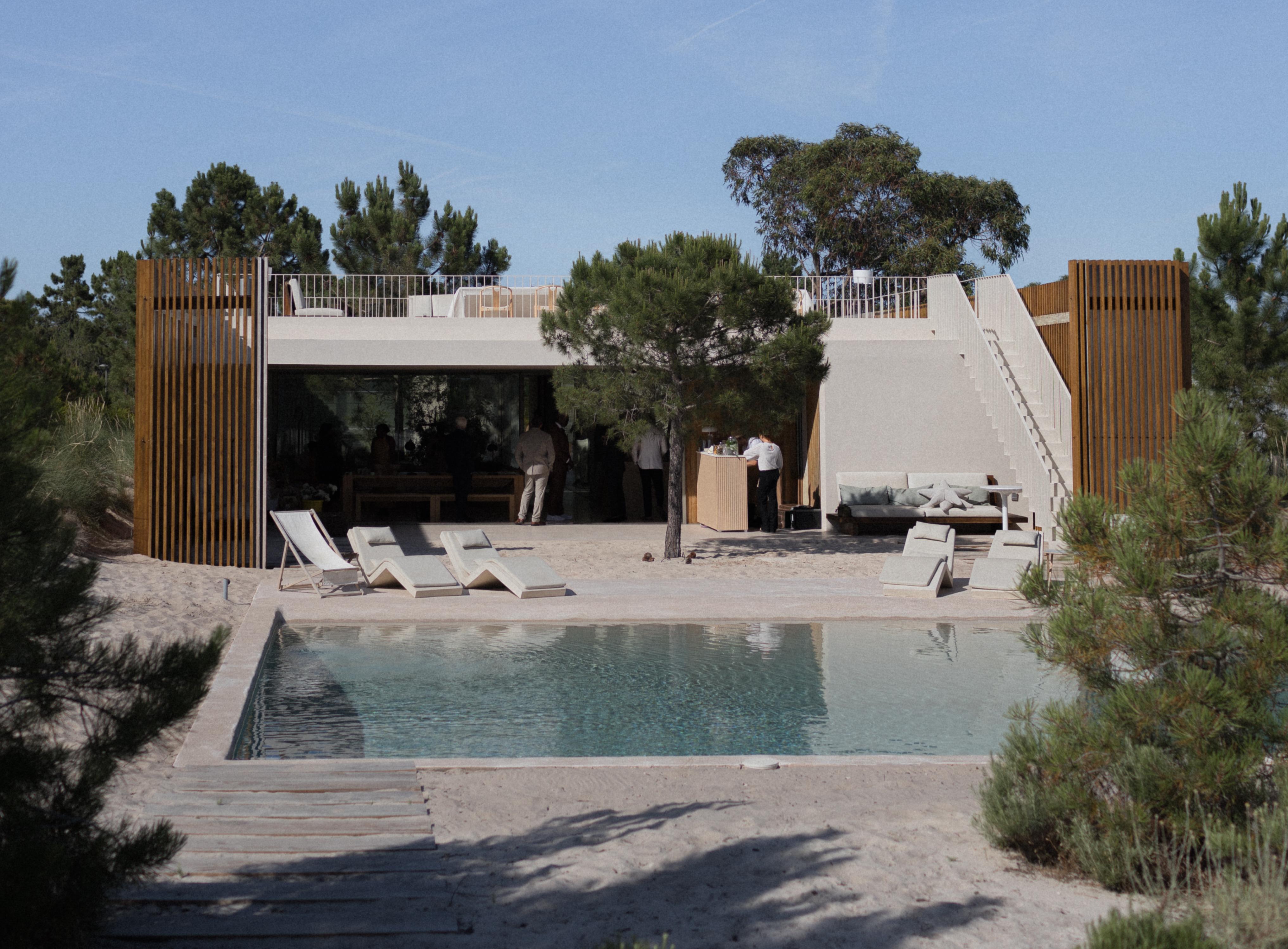 A Beach Spring Wedding at a Private Villa in Portugal 27