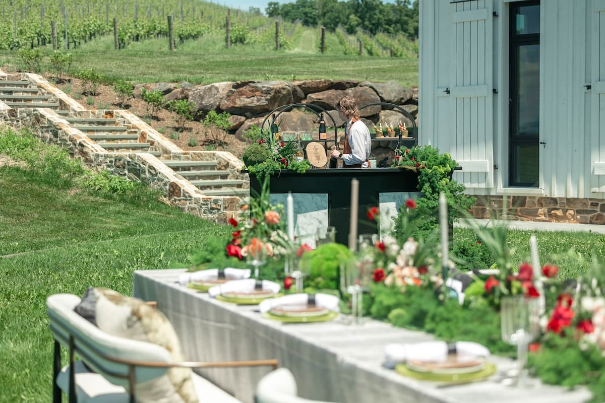 A Modern Spring Wedding at RdV Vineyards 89