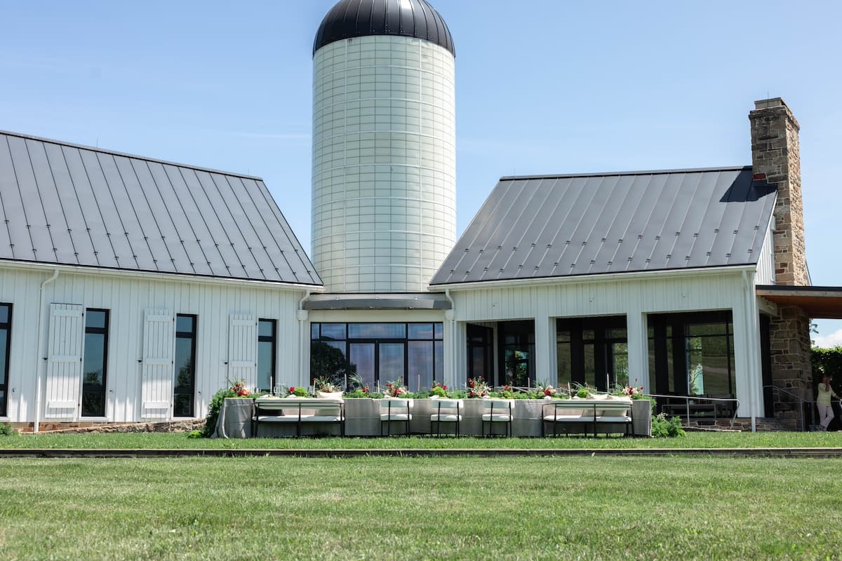 A Modern Spring Wedding at RdV Vineyards 36