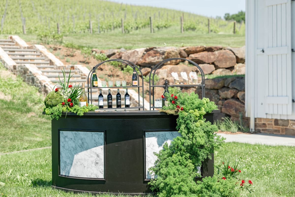 A Modern Spring Wedding at RdV Vineyards 54