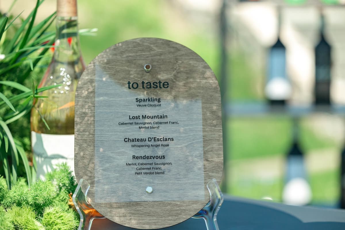 A Modern Spring Wedding at RdV Vineyards 38
