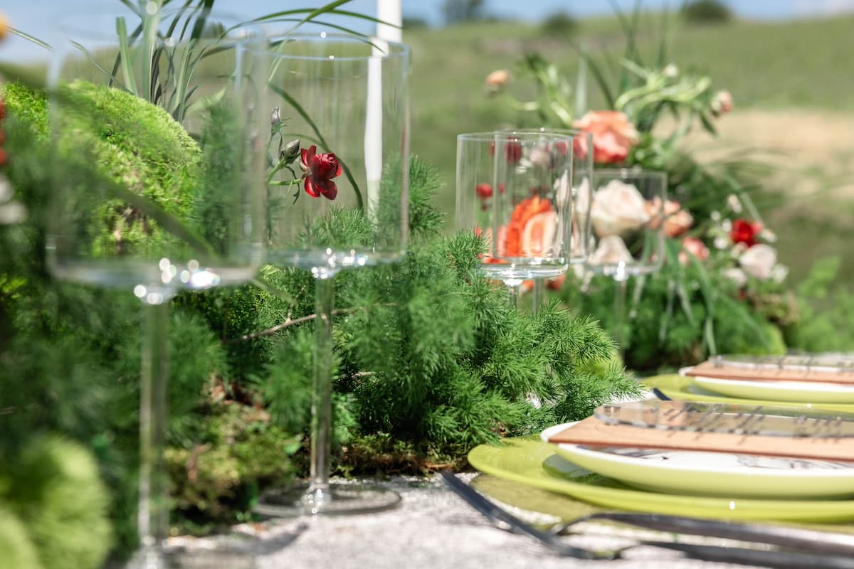 A Modern Spring Wedding at RdV Vineyards 24