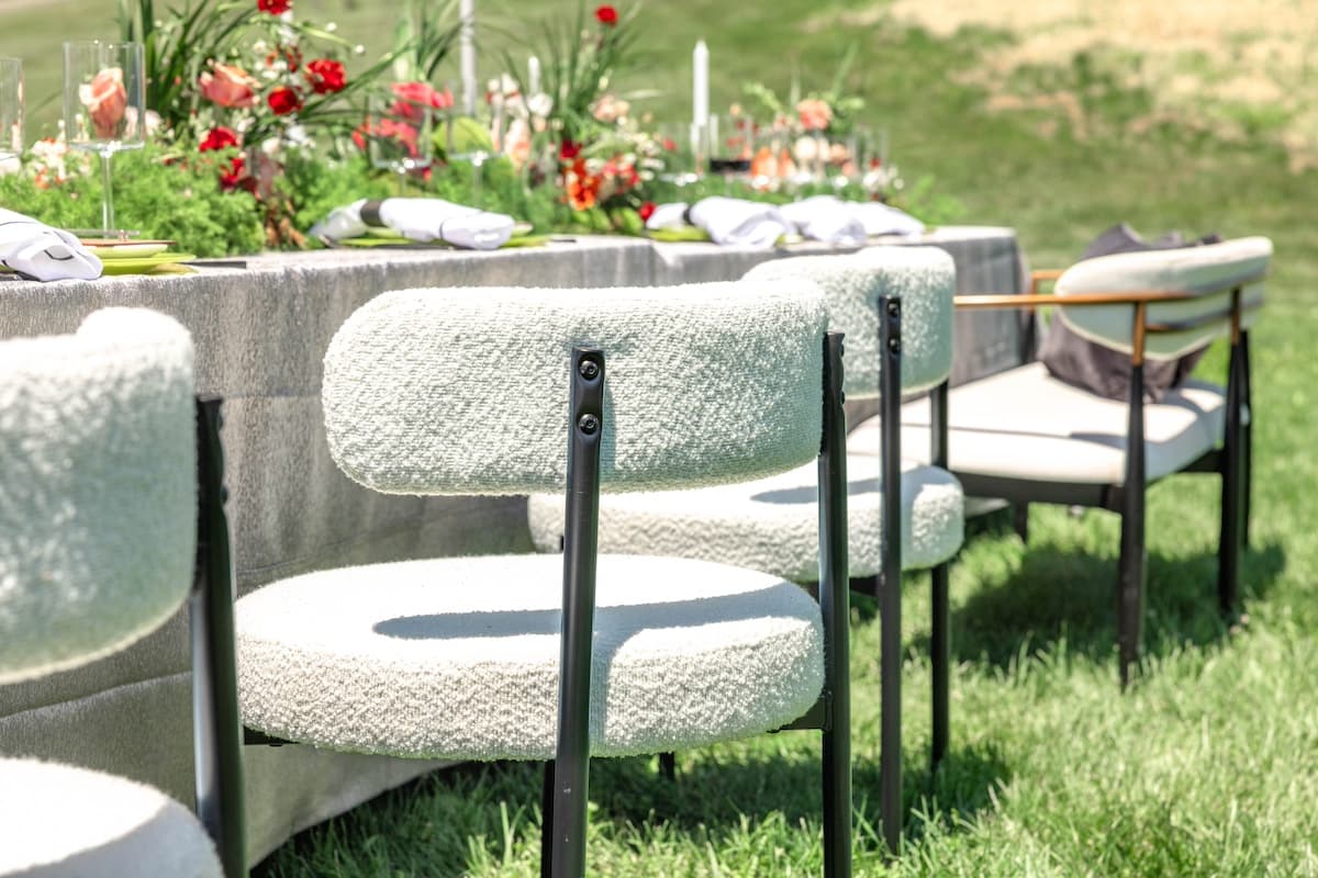 A Modern Spring Wedding at RdV Vineyards 28