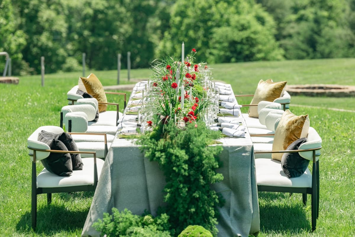 A Modern Spring Wedding at RdV Vineyards