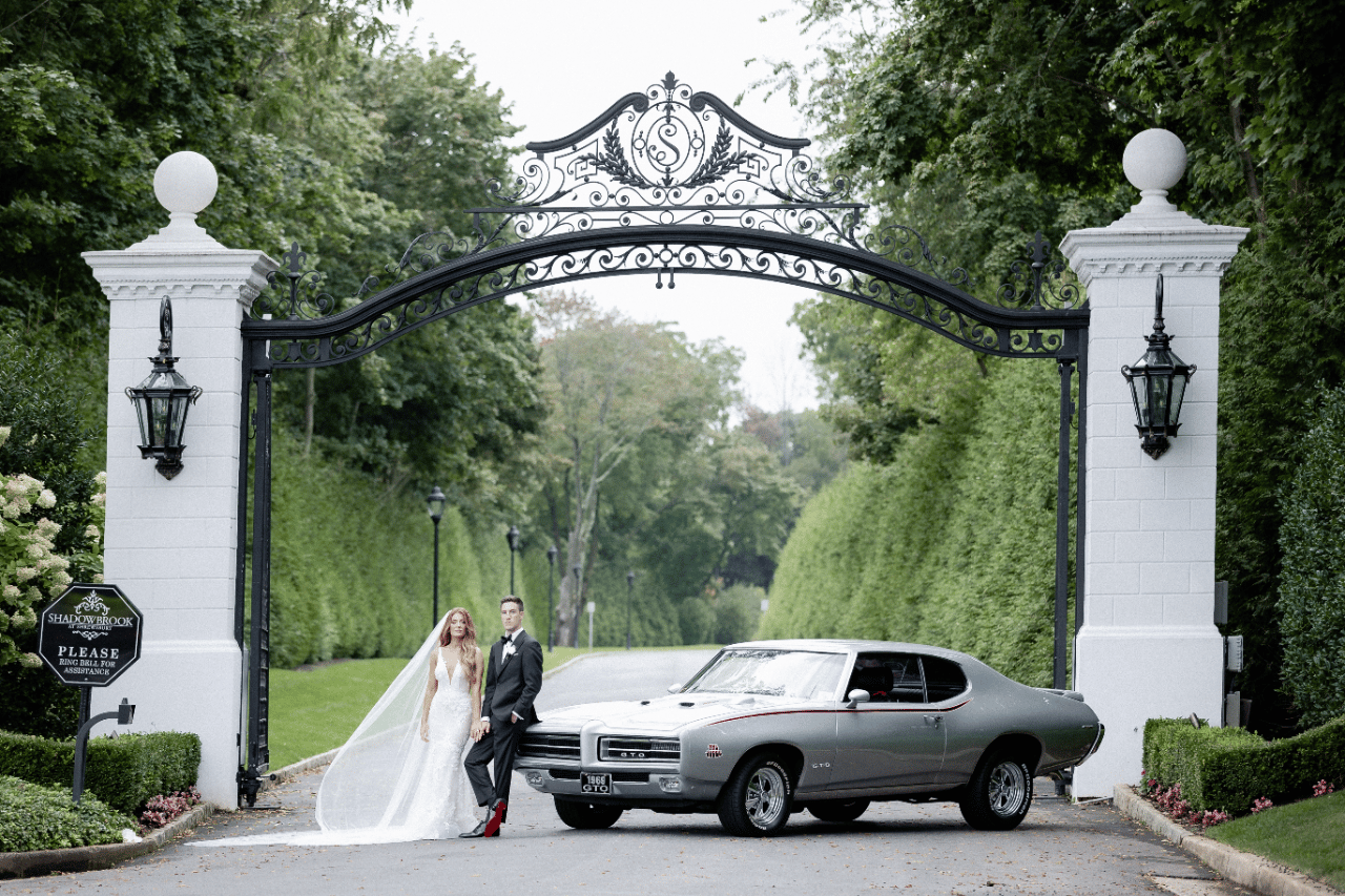 A Glamorous Summer Wedding at Shadowbrook photo 2