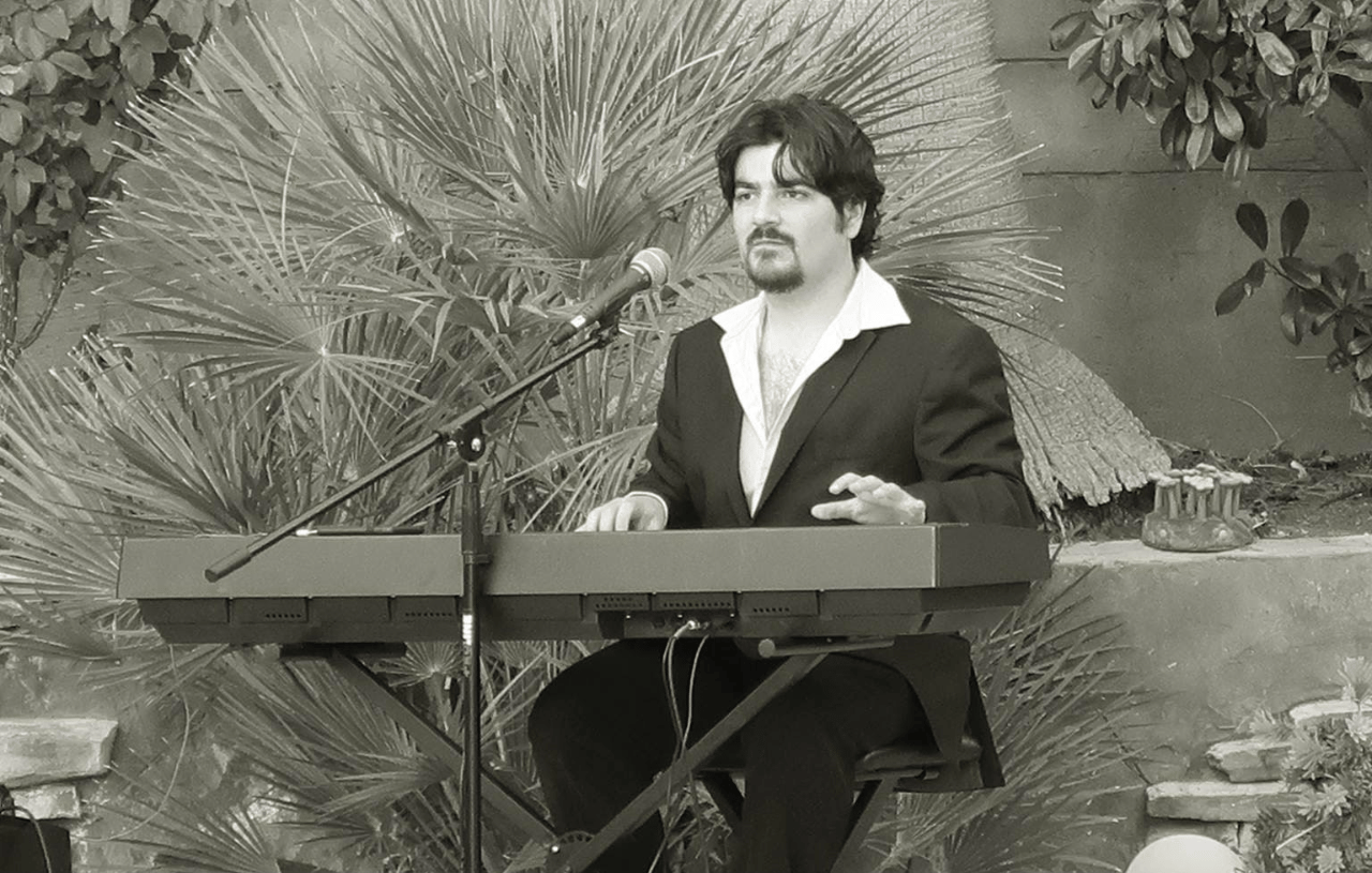 Peter LaCascia (Singer/Pianist) portfolio 2