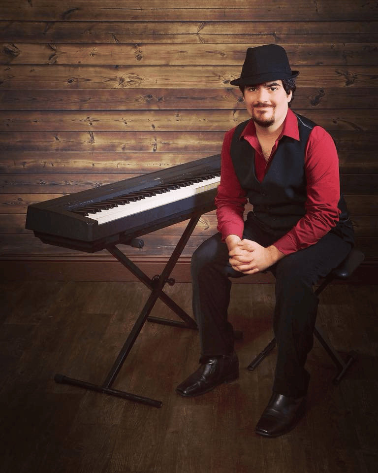 Peter LaCascia (Singer/Pianist) portfolio 3