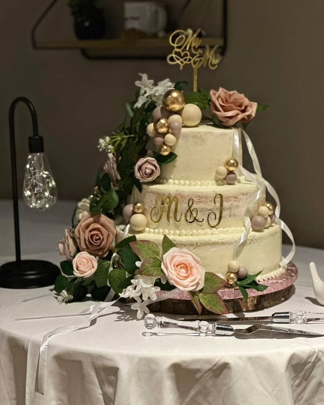 Designs by GG Boutique Bakery portfolio 3