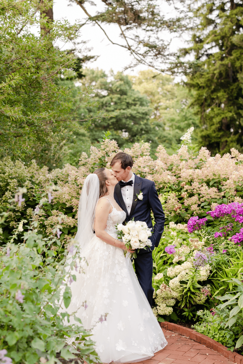A Classic Summer Wedding at New York Botanical Garden