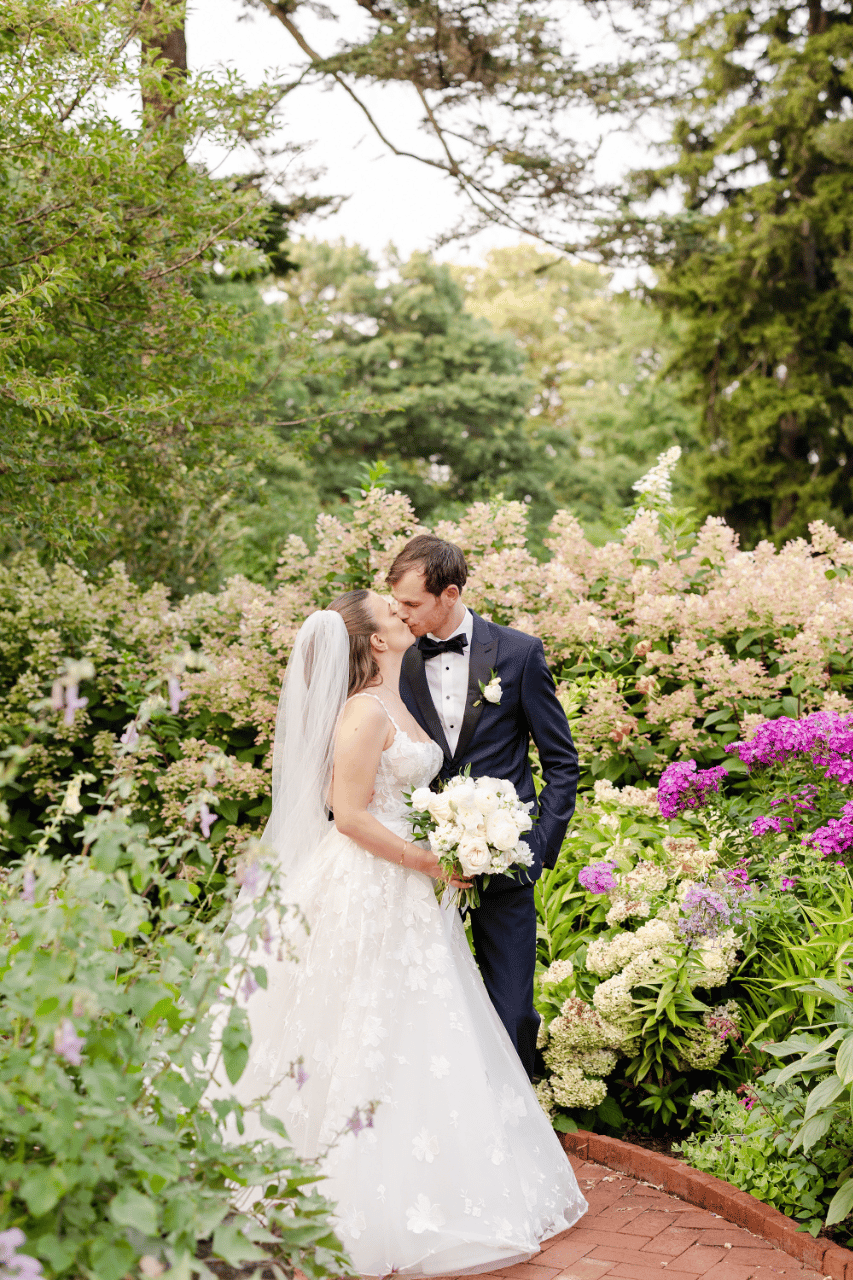 A Classic Summer Wedding at New York Botanical Gardens photo 3