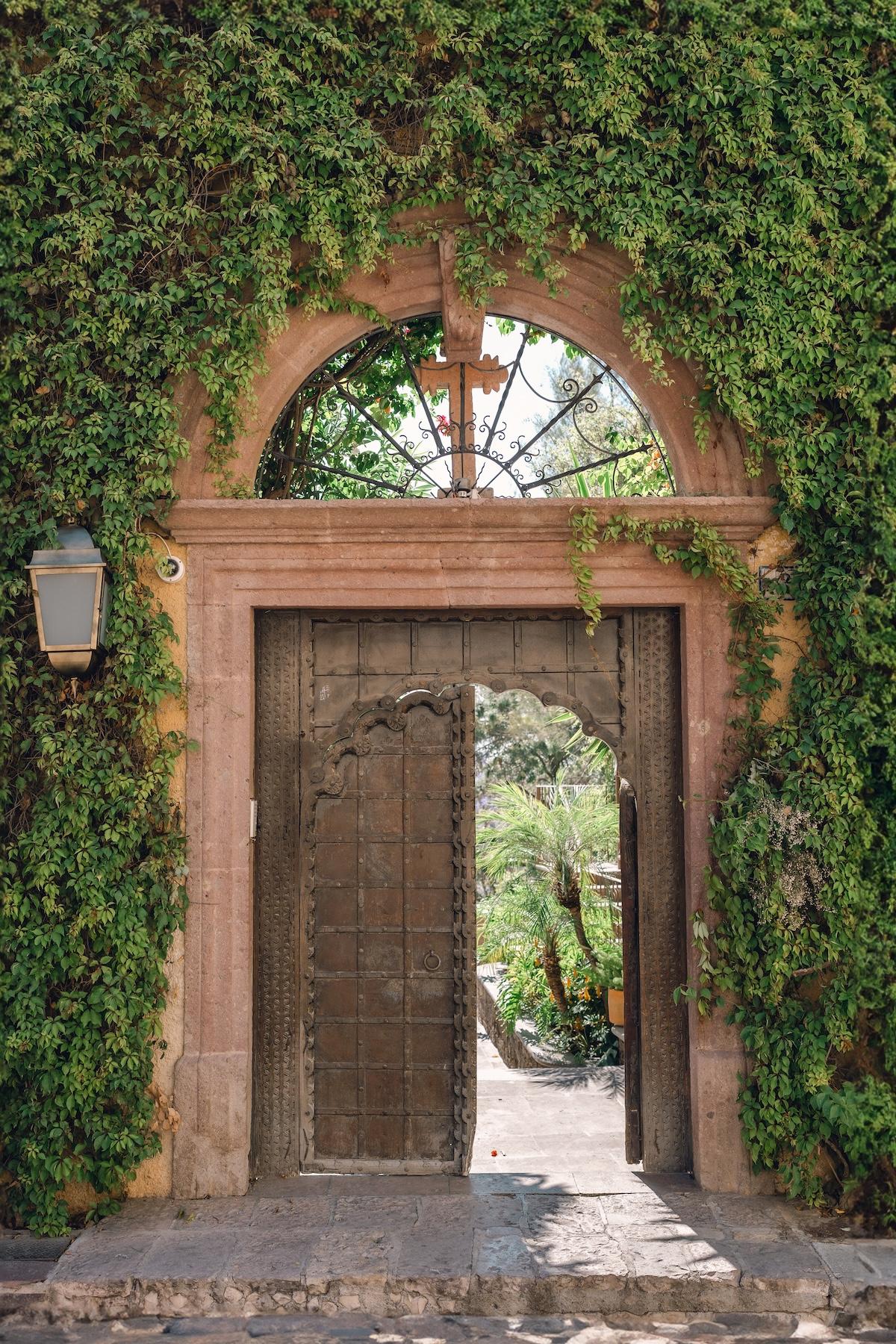 A Glamorous Spring Wedding at the Rancho Sabinas 56