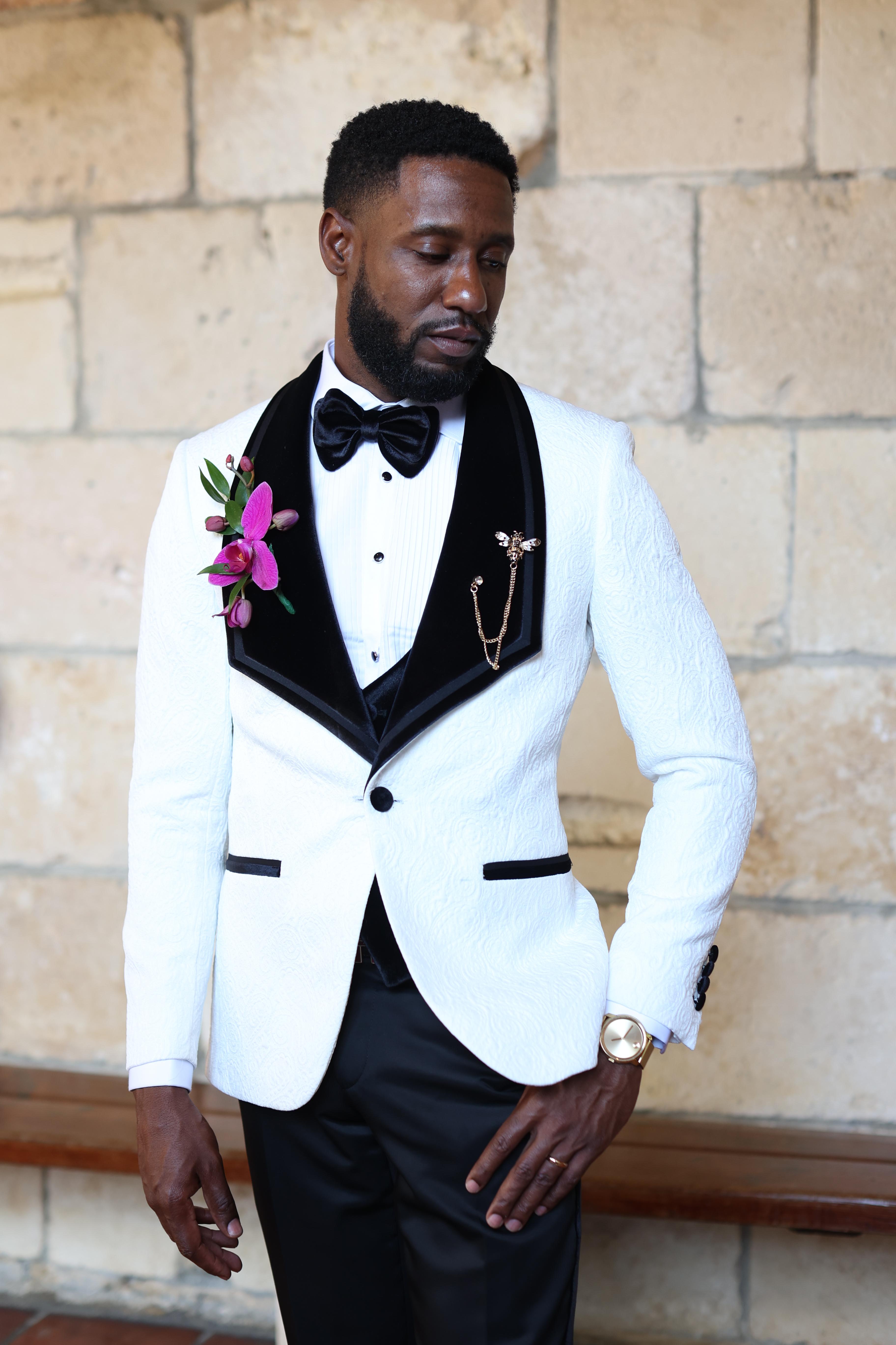 A Romantic Spring Wedding at the Ancient Spanish Monastery 10