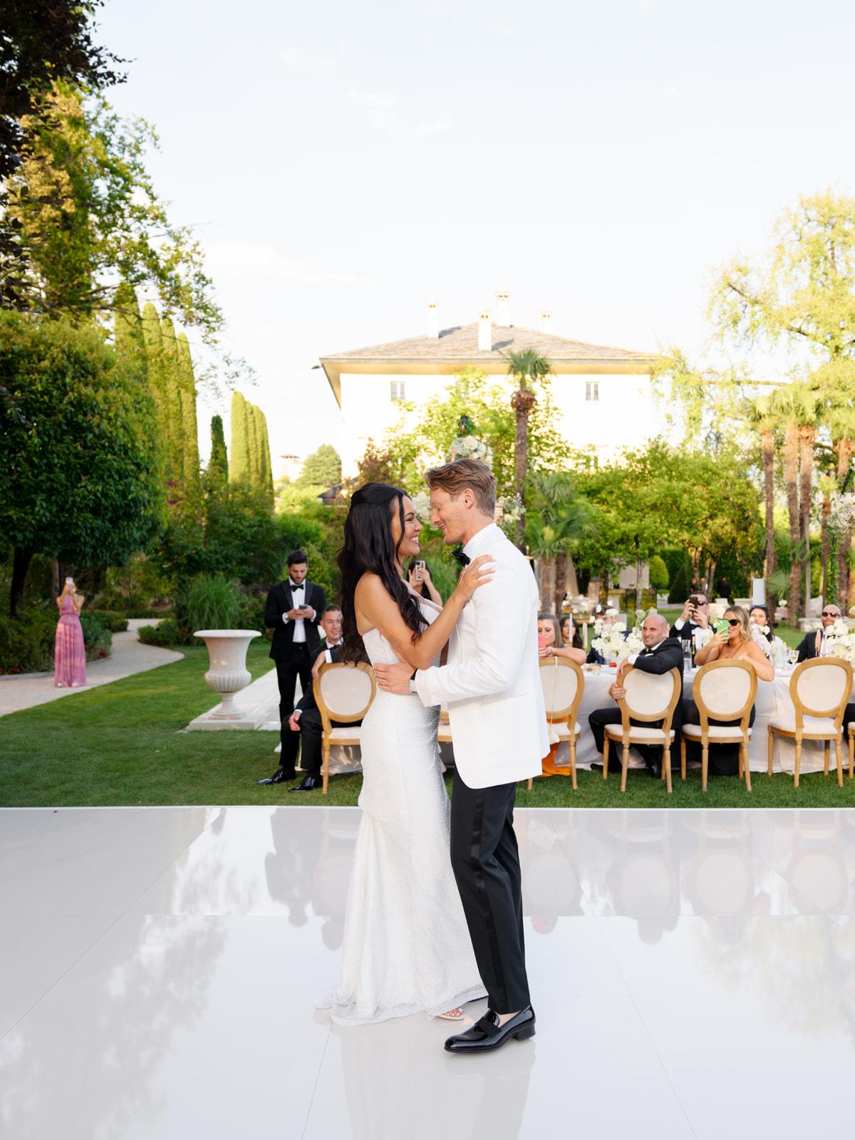 A Classic Summer Wedding at the Villa Balbiano 25
