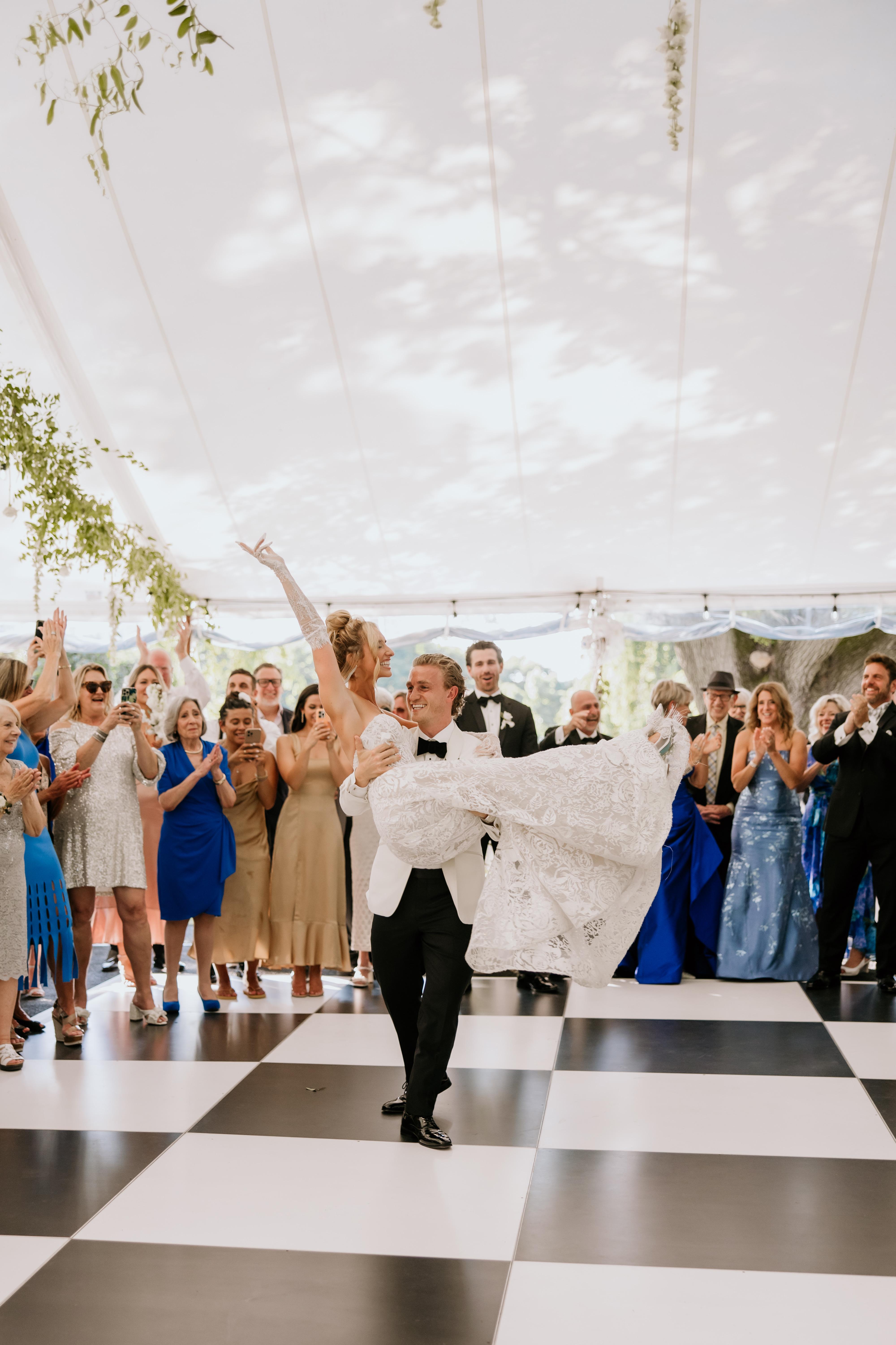 A Classic Summer Wedding at Skylands Manor