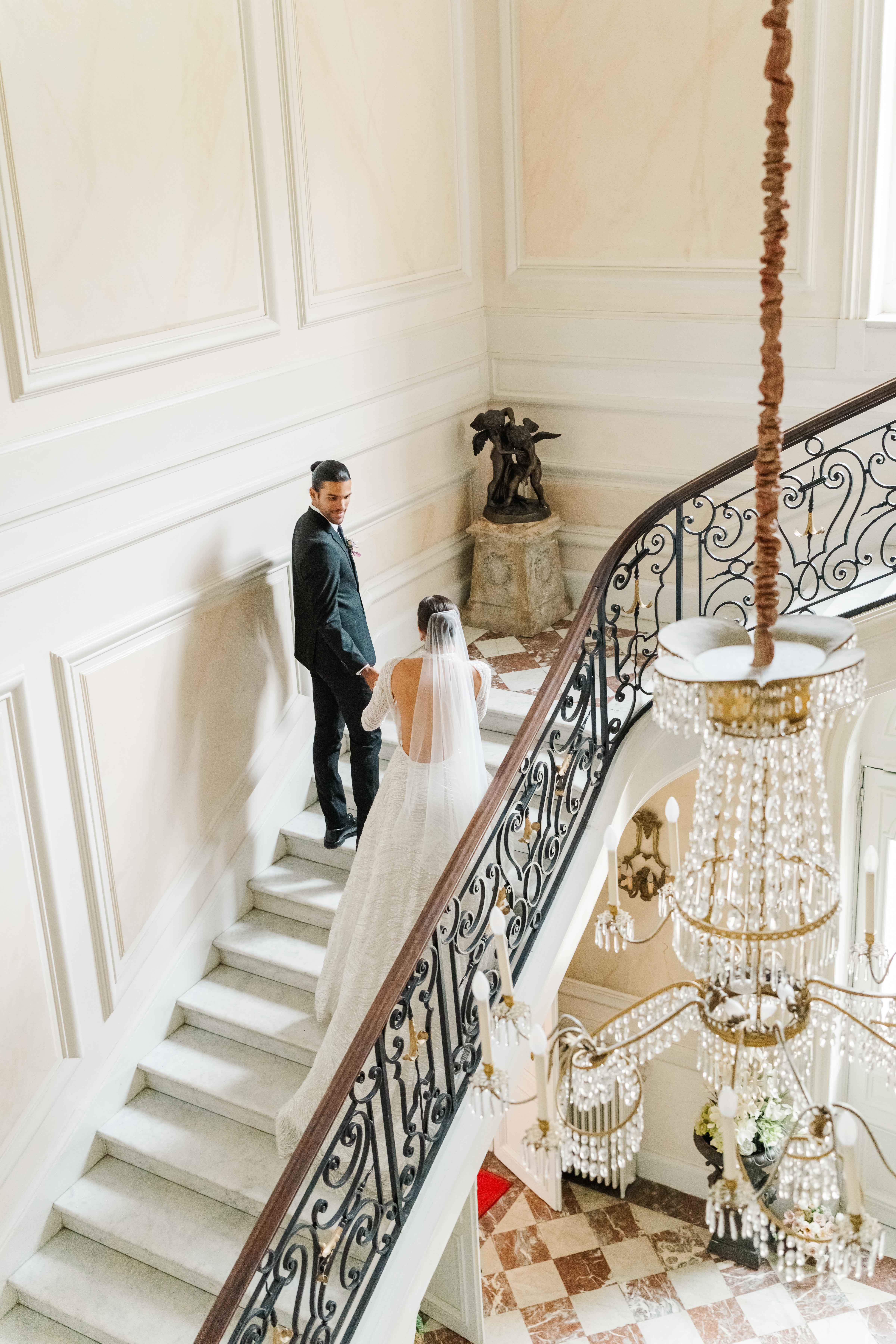 A Romantic Winter Wedding at Château de Santeny 35