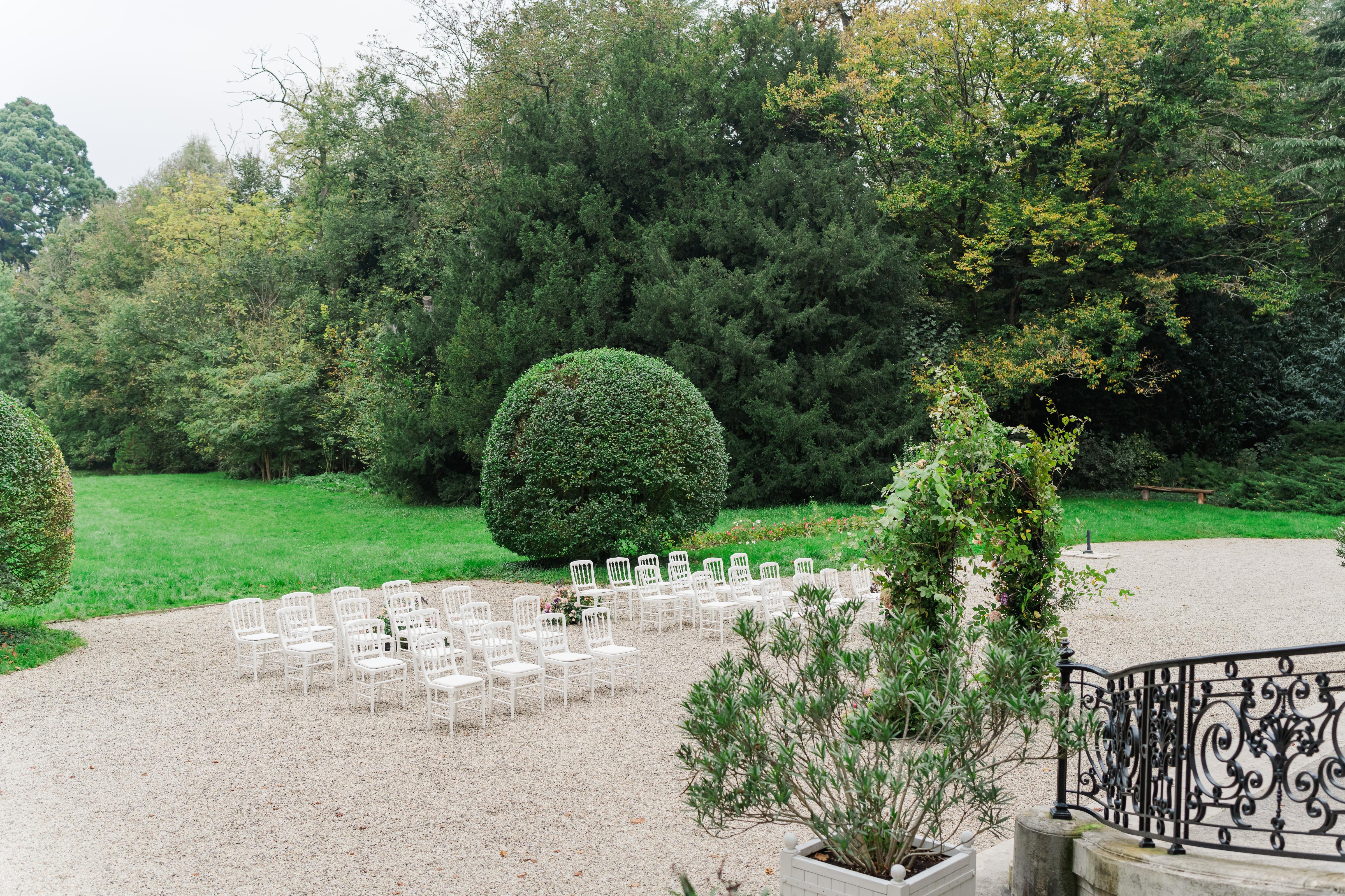 A Romantic Winter Wedding at Château de Santeny 50