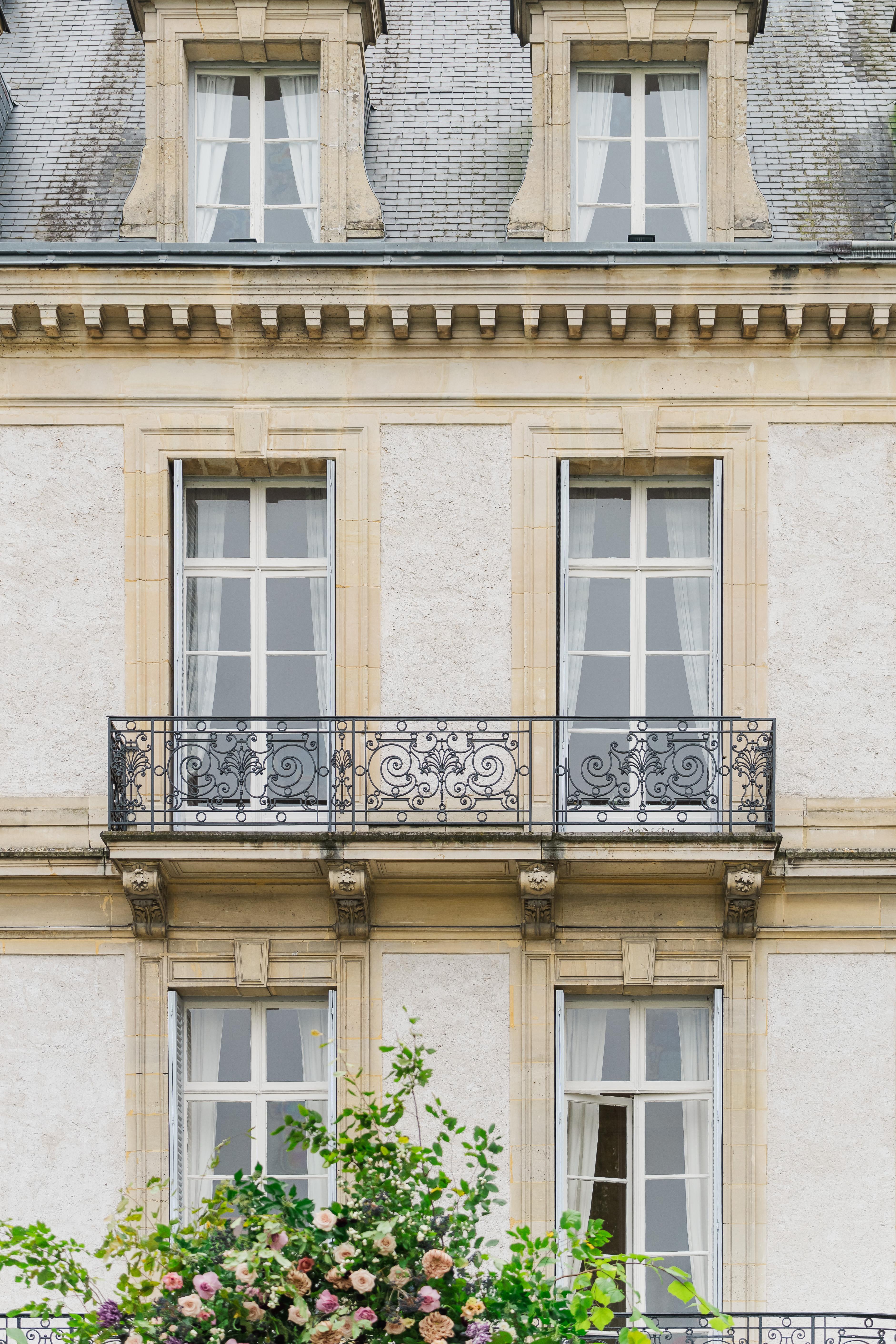 A Romantic Winter Wedding at Château de Santeny photo 5