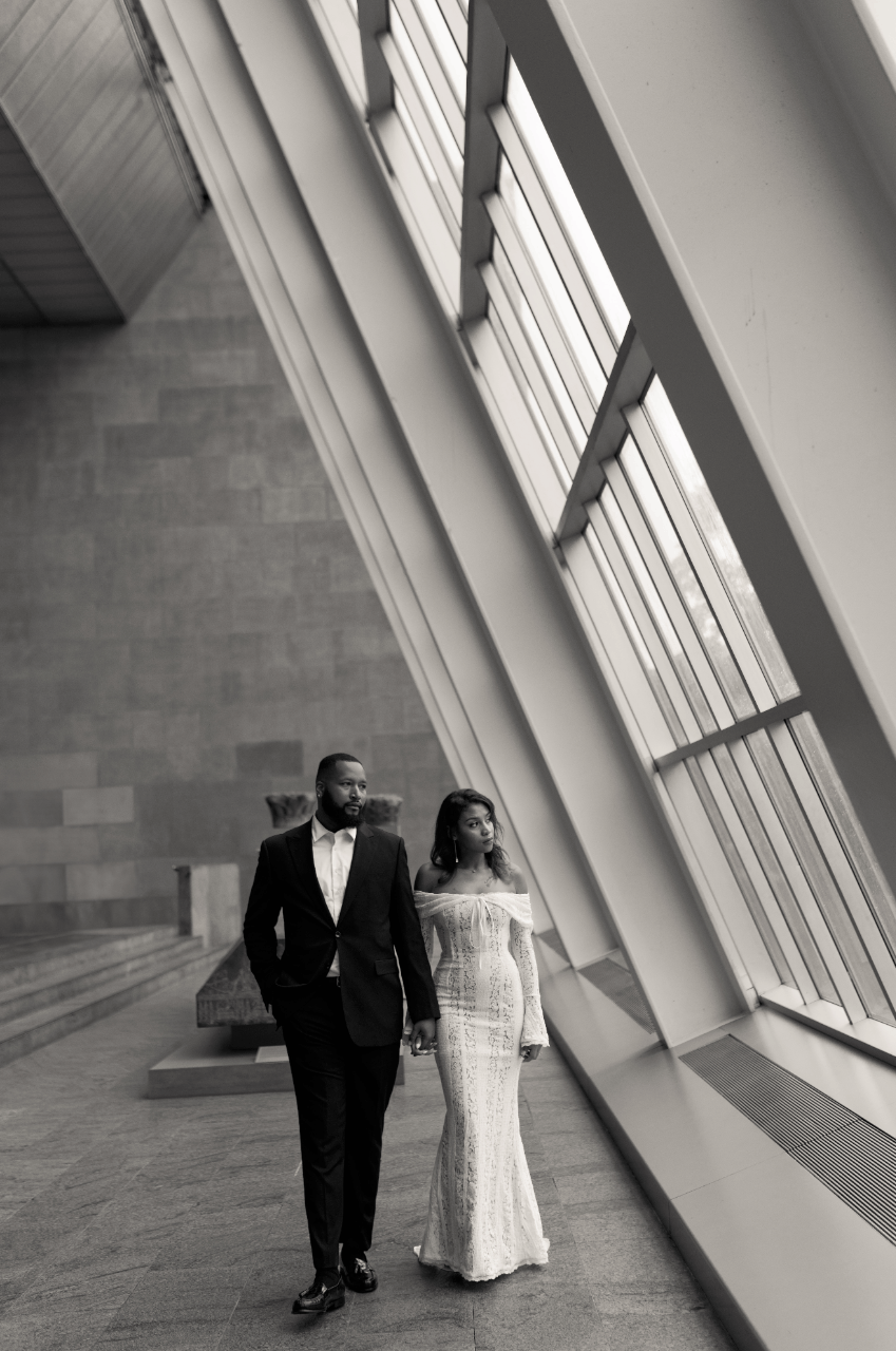 A Romantic Spring Engagement Session at The Metropolitan Museum of Art photo 4