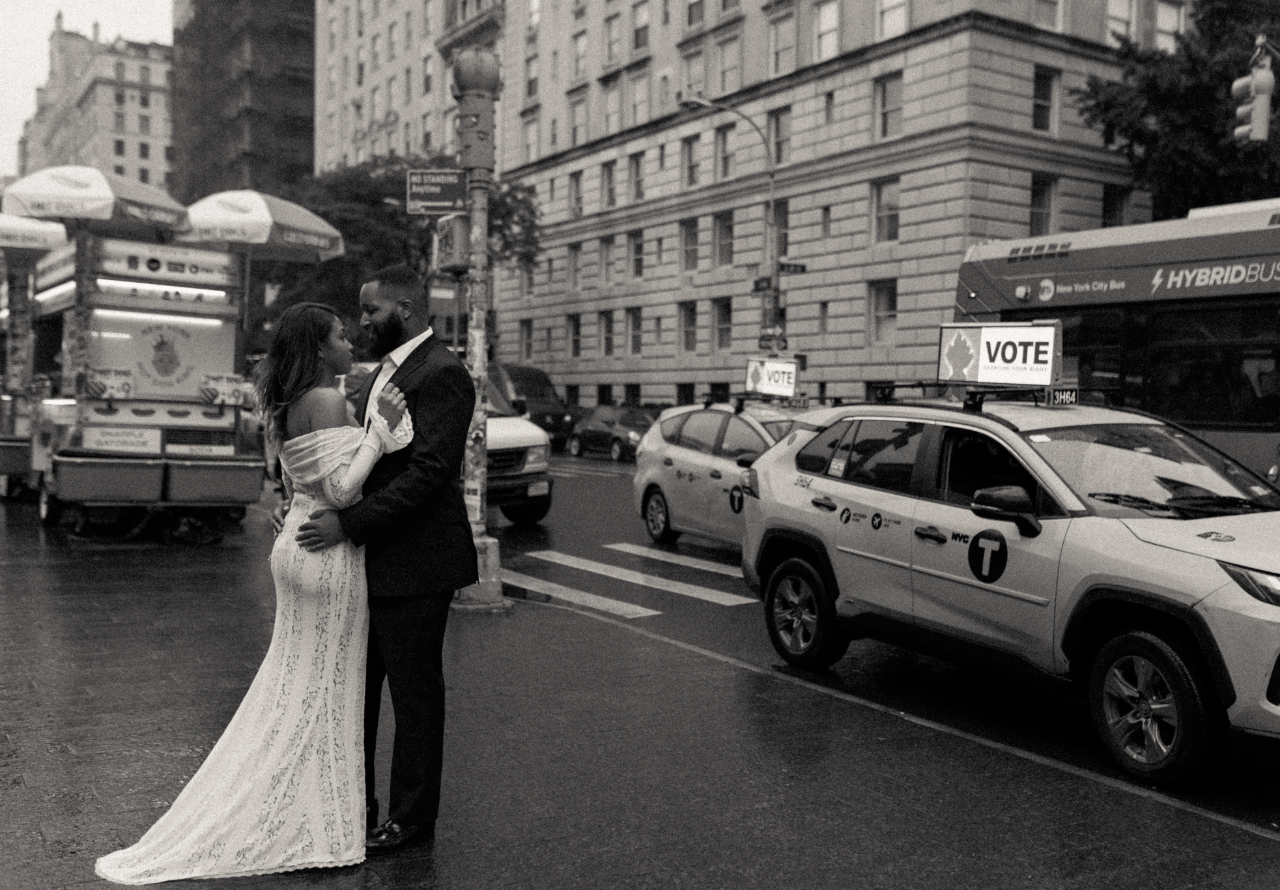 A Romantic Spring Engagement Session at The Metropolitan Museum of Art photo 3