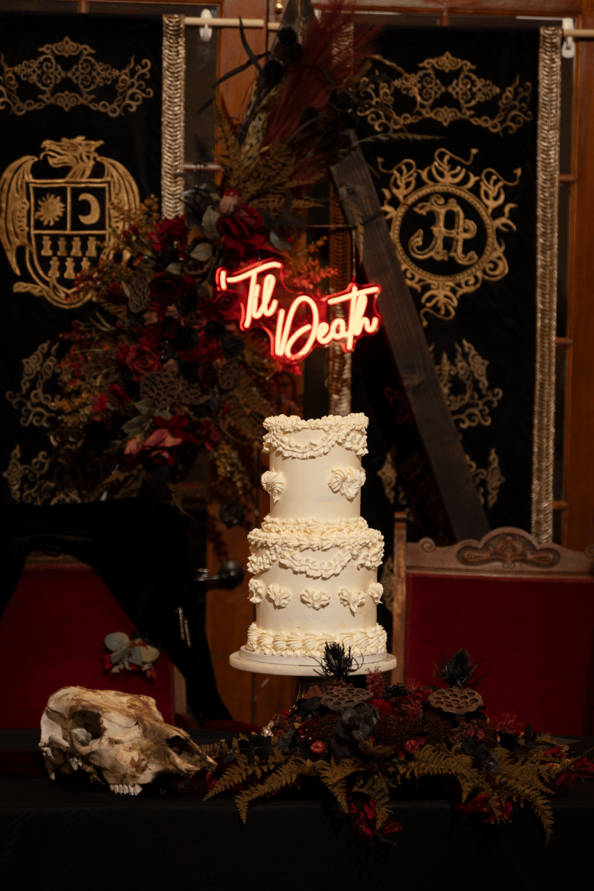 A Non-Traditional Fall Wedding at La Banque de Fleuve