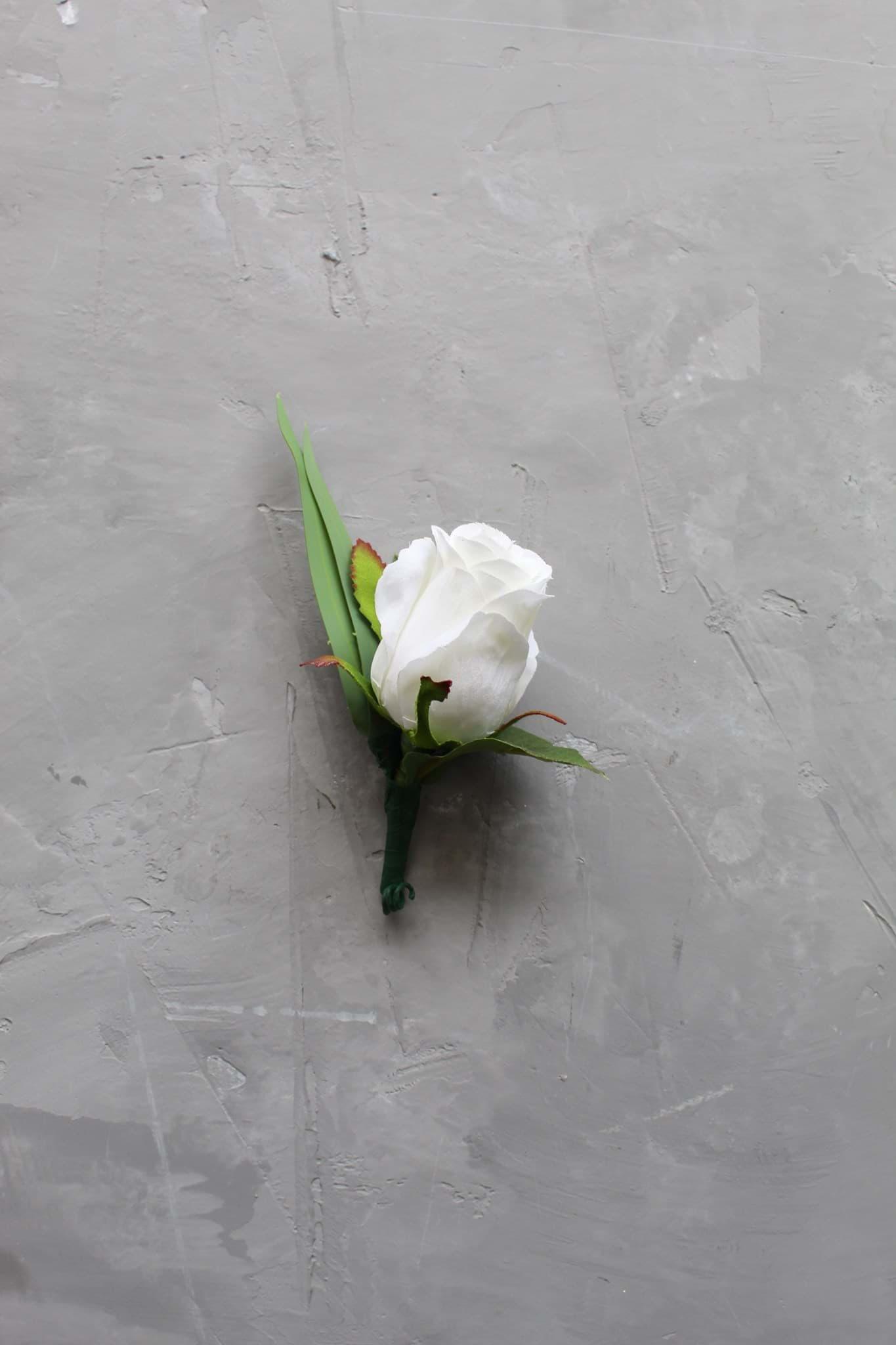 Jane Boutonniere (Rosebud)
